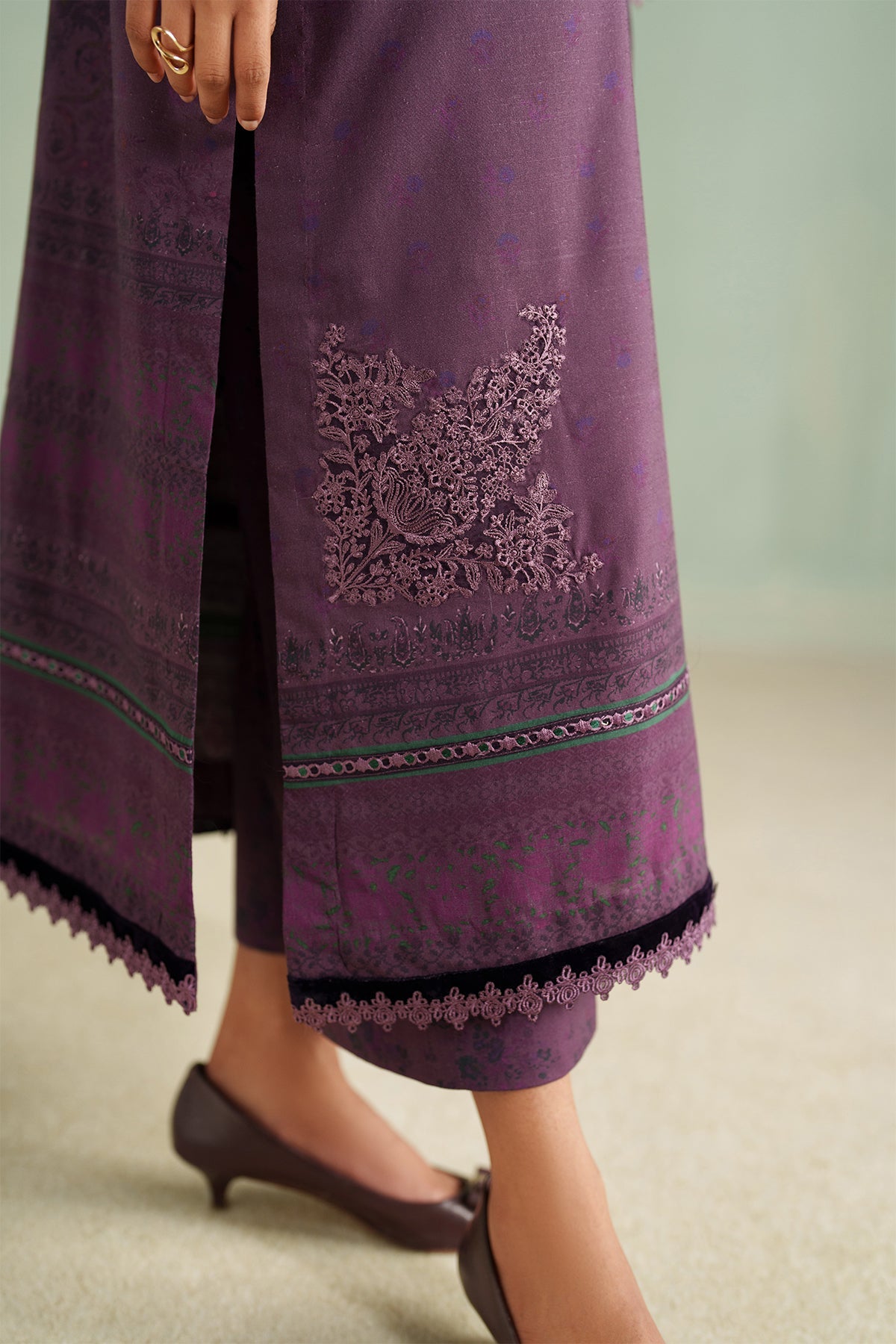 EMBROIDERED KHADDAR UF-4323