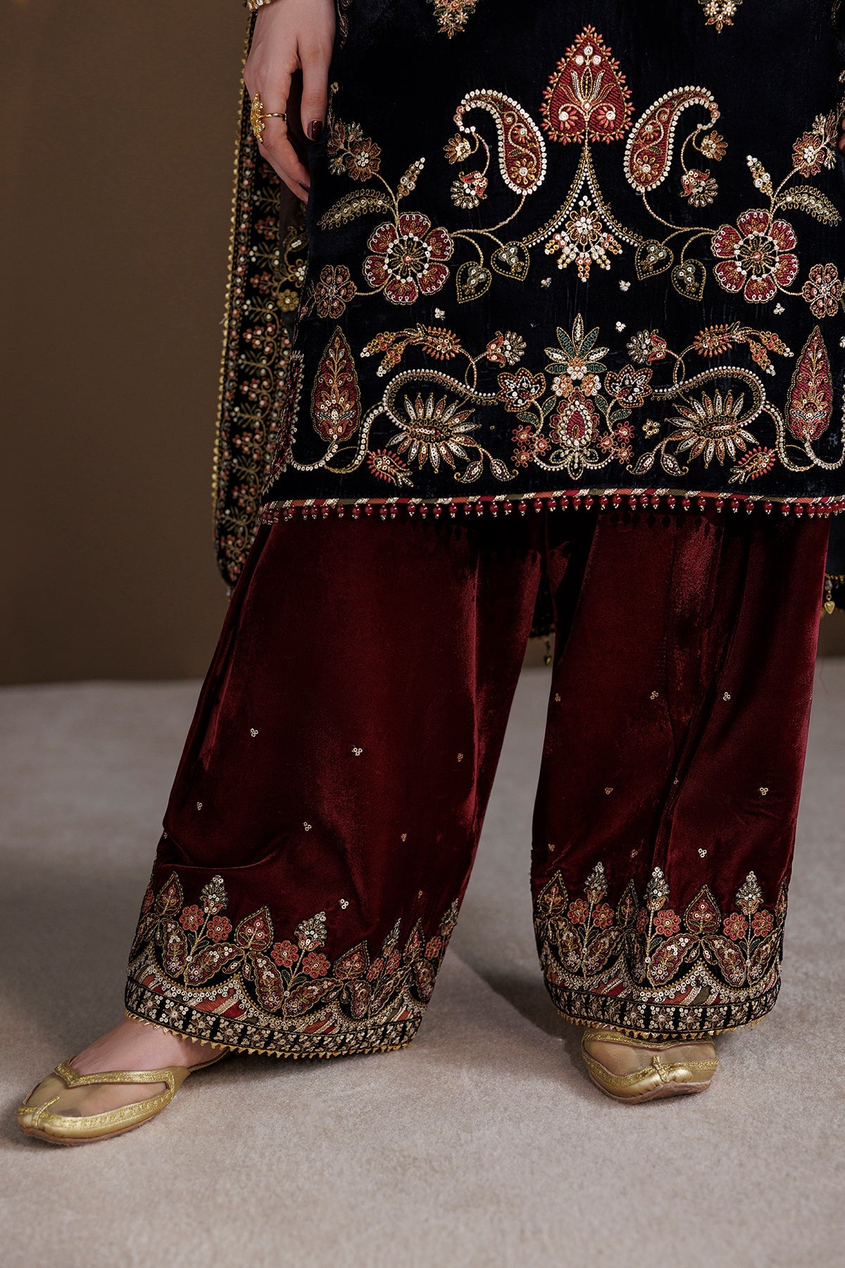 EMBROIDERED VELVET UF-4547