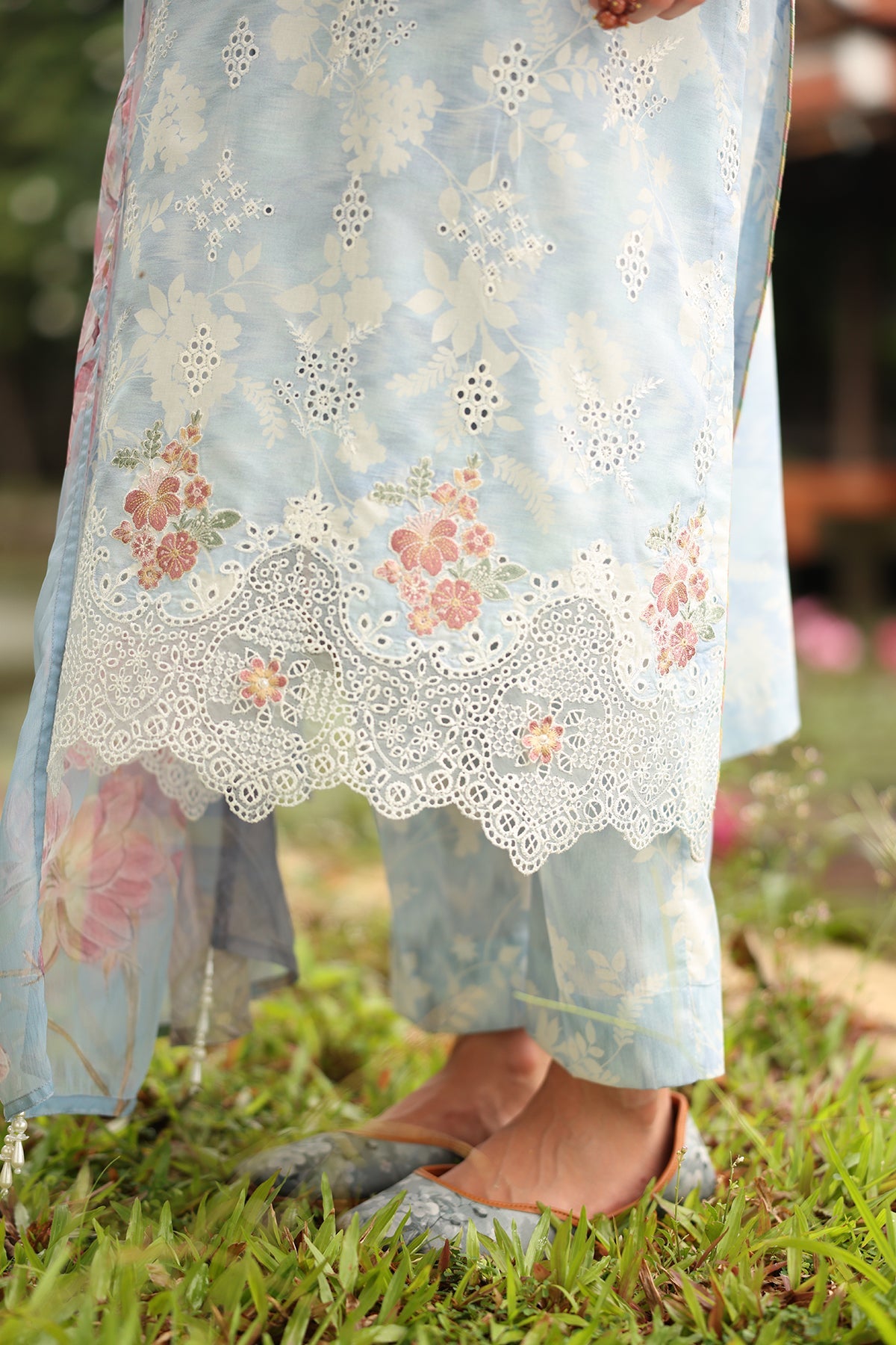 EMBROIDERED LAWN UF-4250