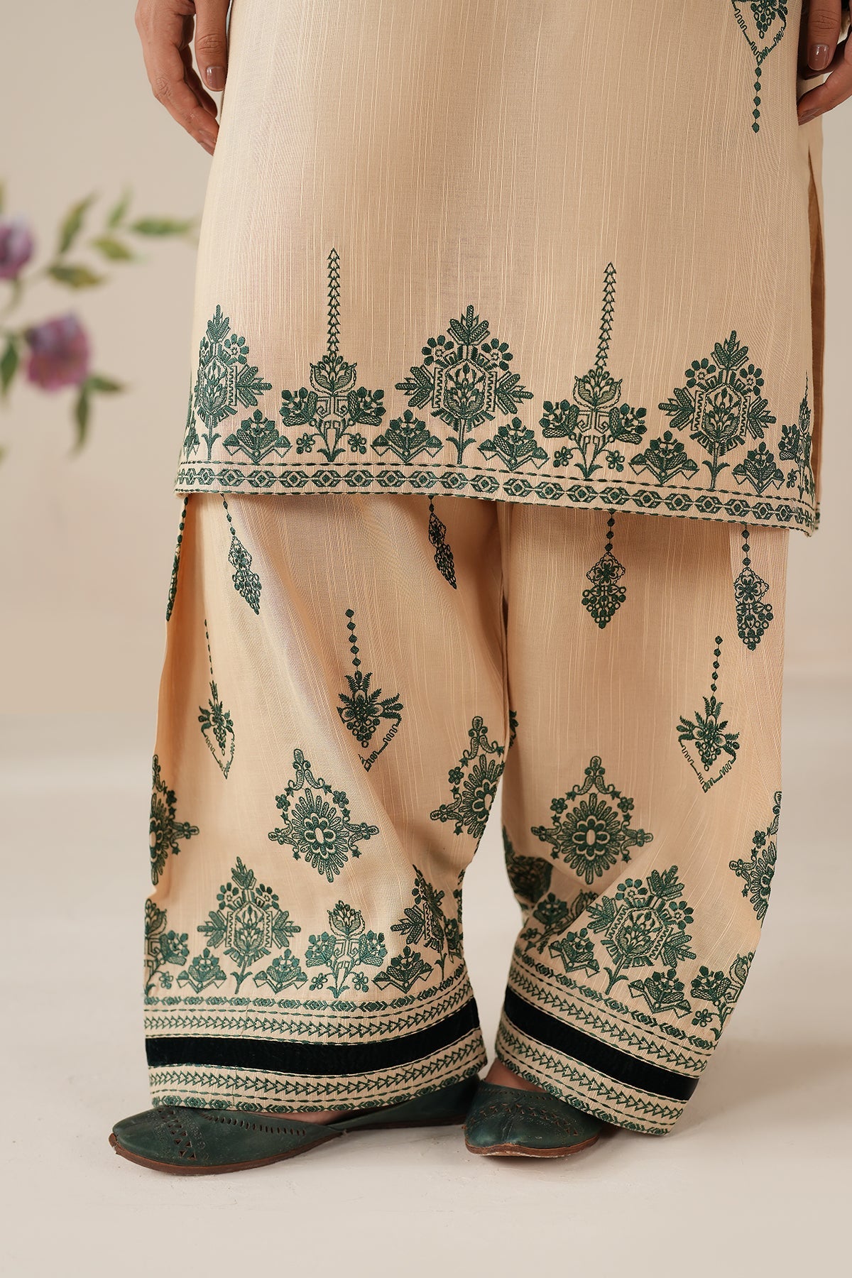 EMBROIDERED KHADDAR SF-4305