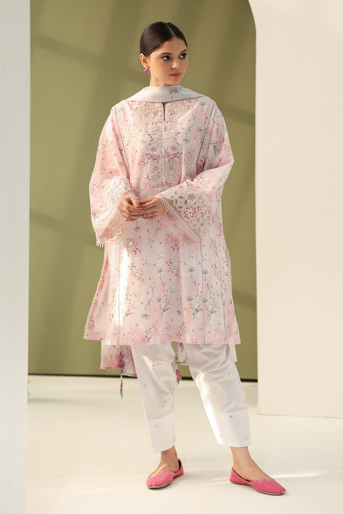 EMBROIDERED PRINTED LAWN UF-4180