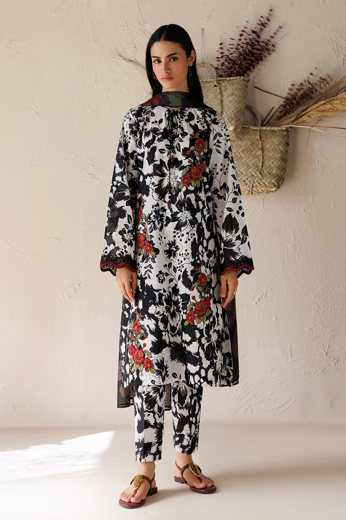 EMBROIDERED LAWN UF-4517