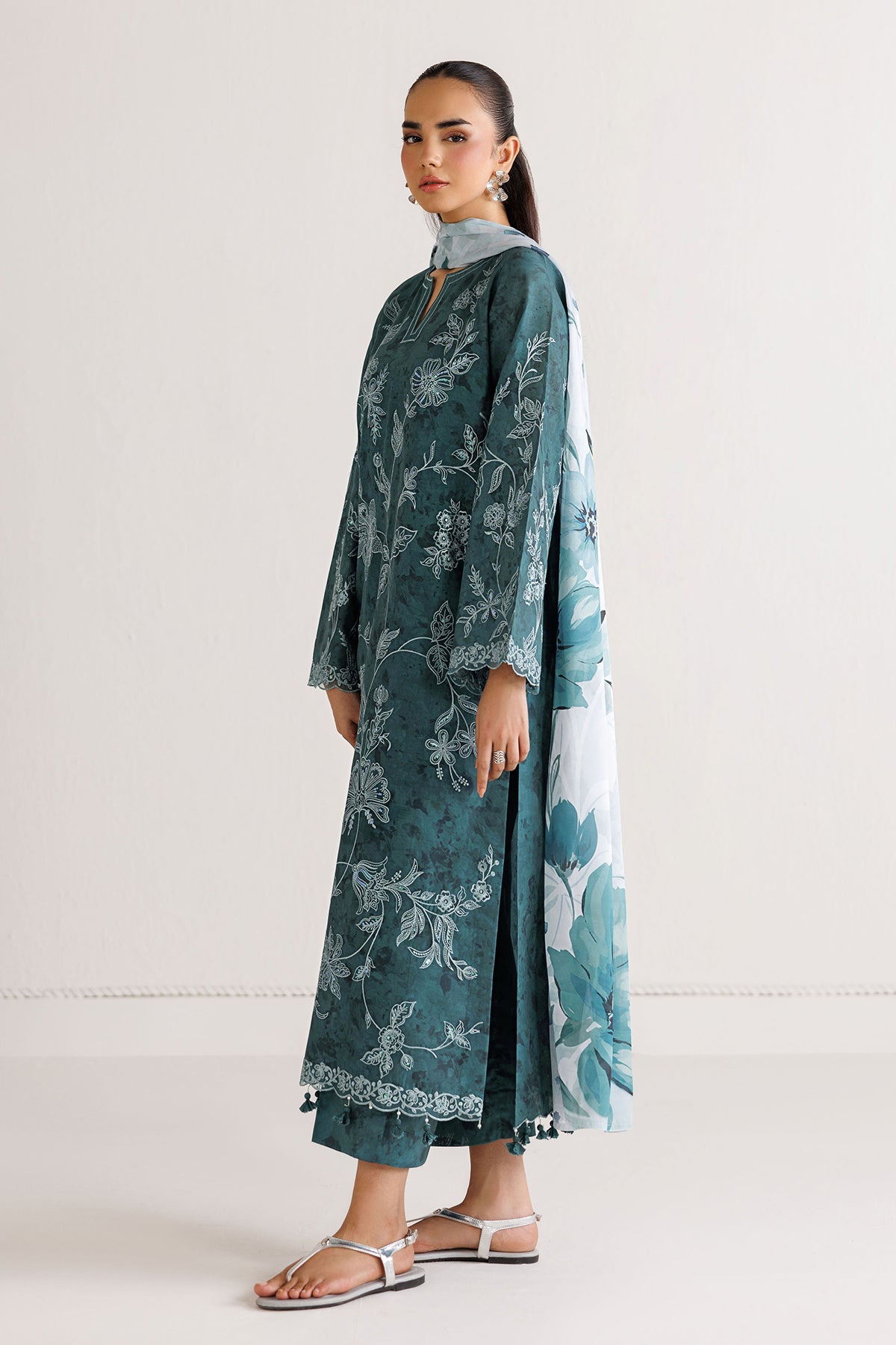 EMBROIDERED LAWN UF-4493
