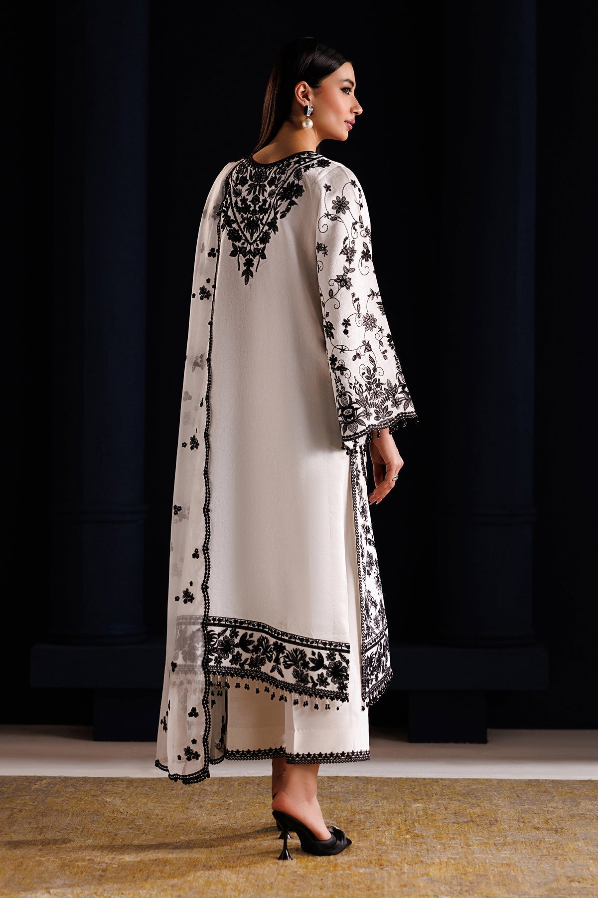 EMBROIDERED JACQUARD SILK UF-4442