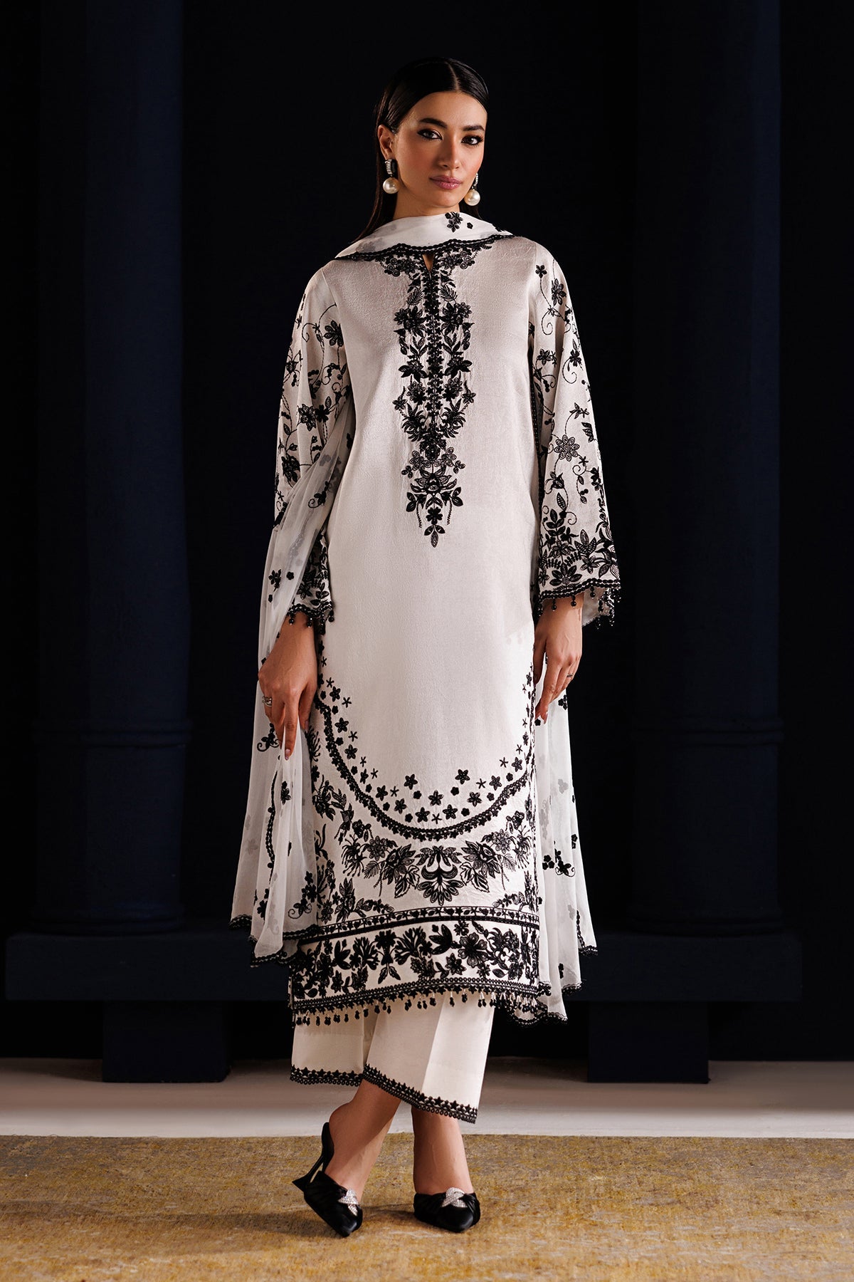 EMBROIDERED JACQUARD SILK UF-4442