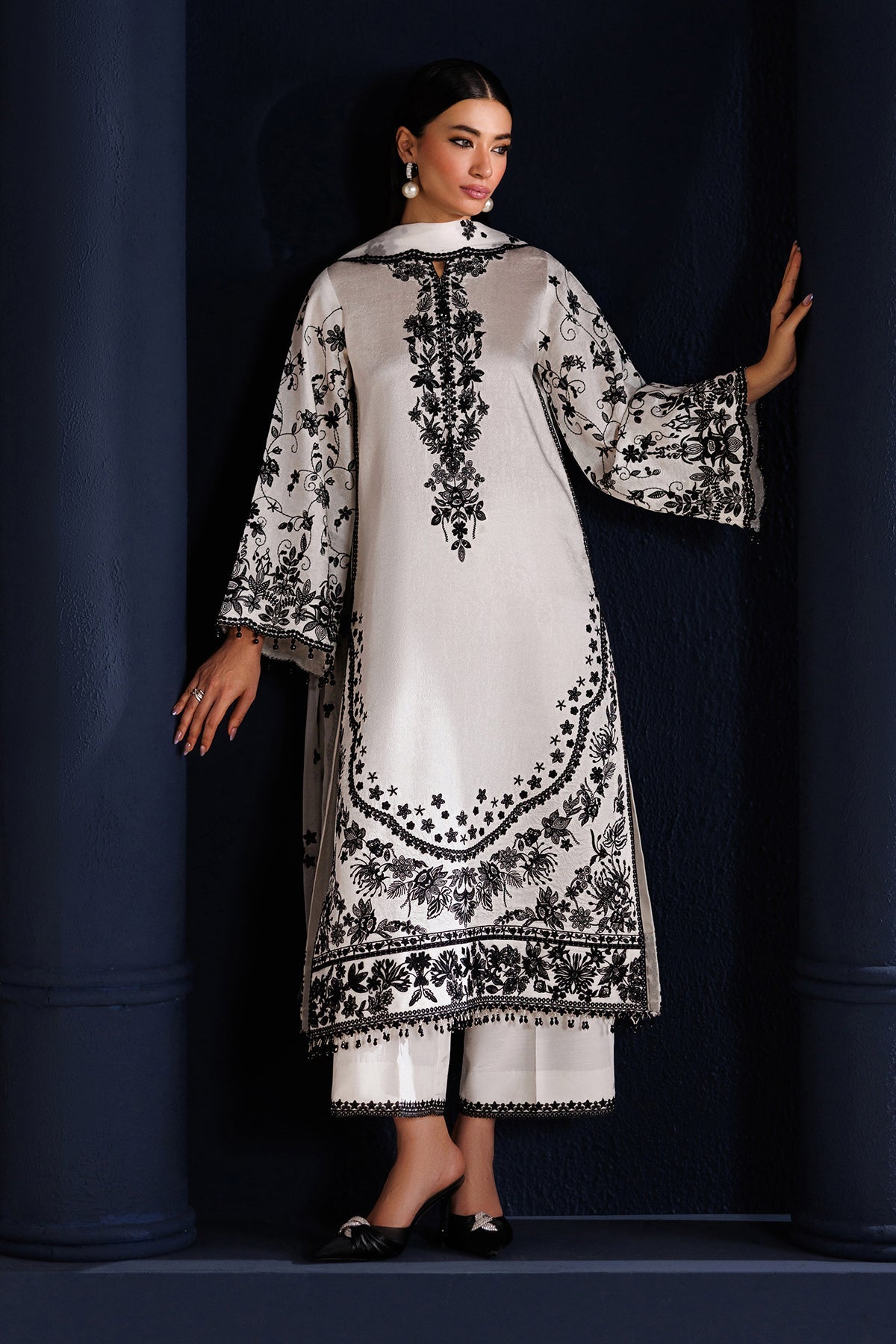 EMBROIDERED JACQUARD SILK SF-4442