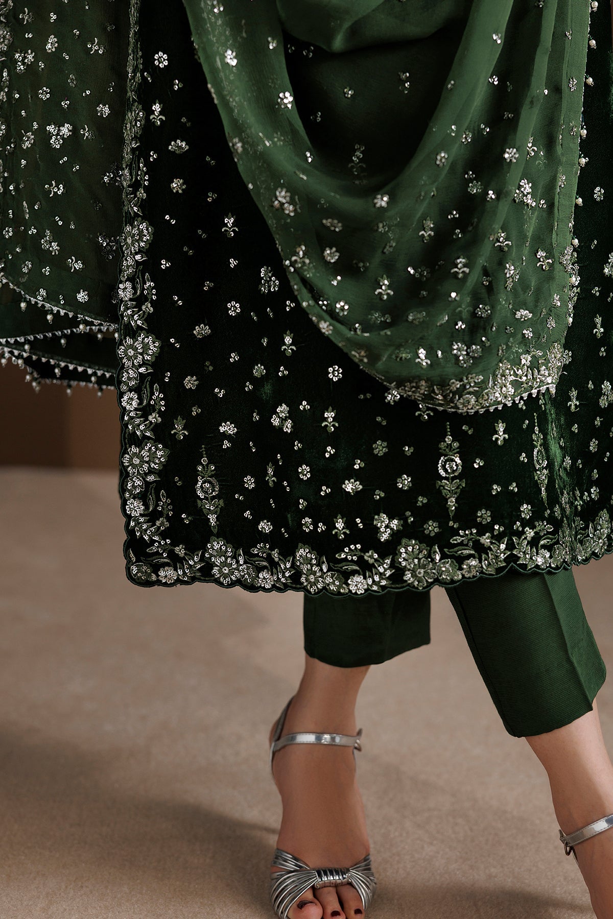 EMBROIDERED VELVET UF-4545