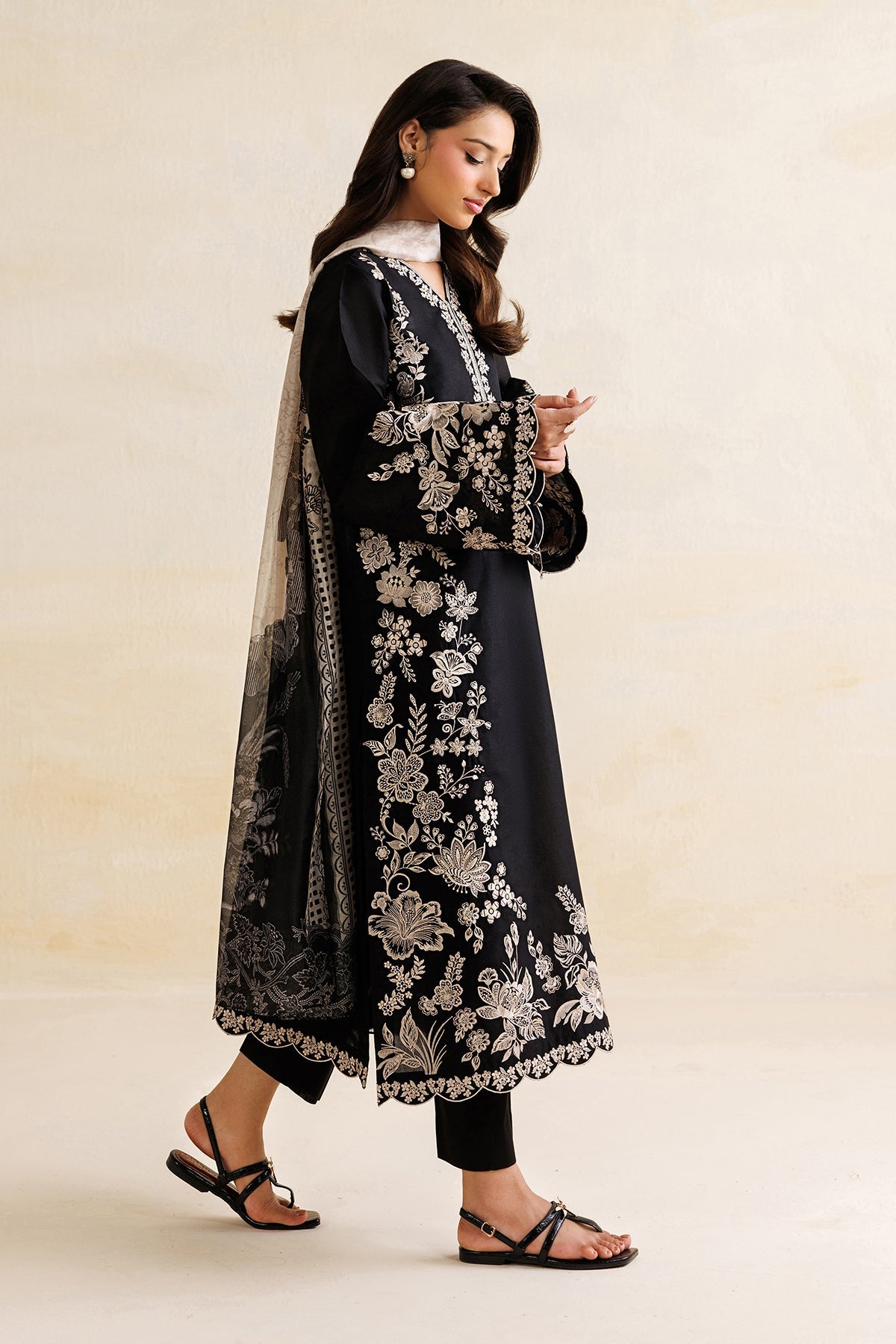 EMBROIDERED LAWN UF-4471