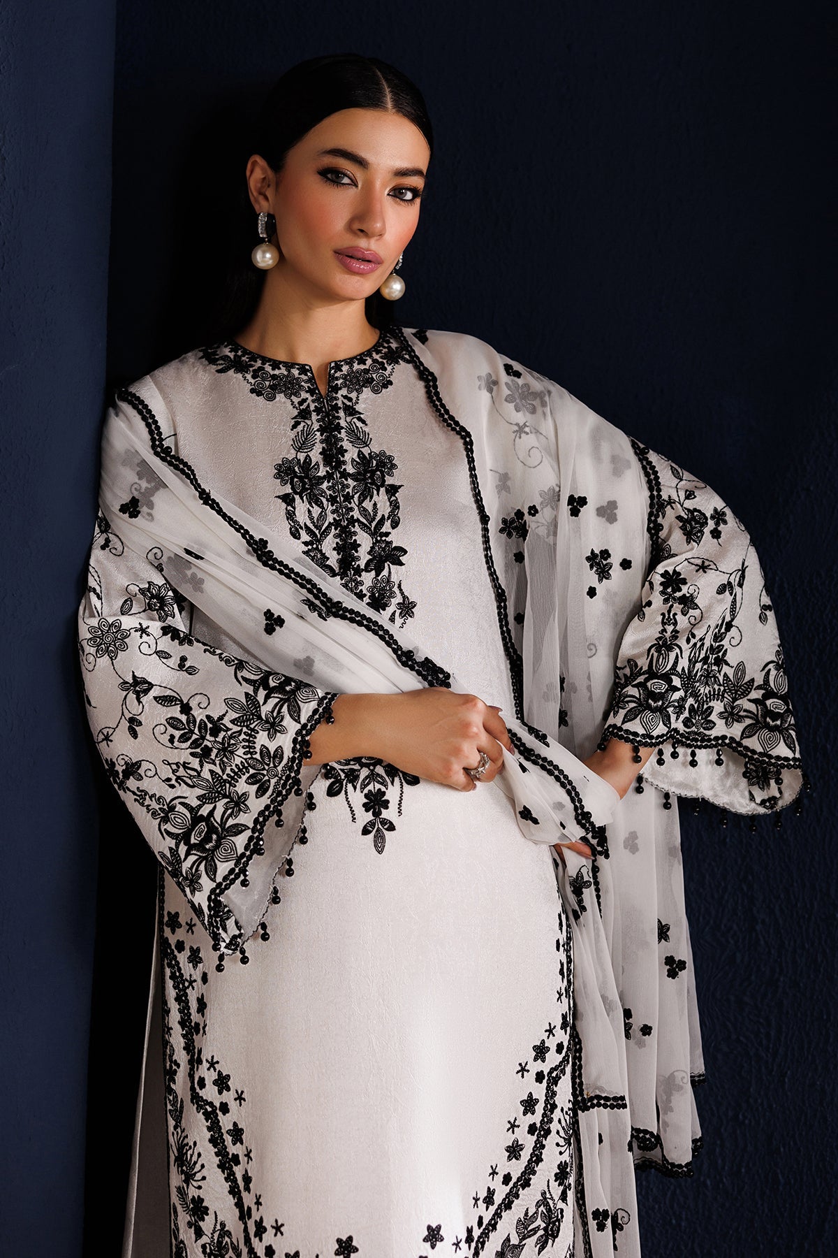 EMBROIDERED JACQUARD SILK SF-4442