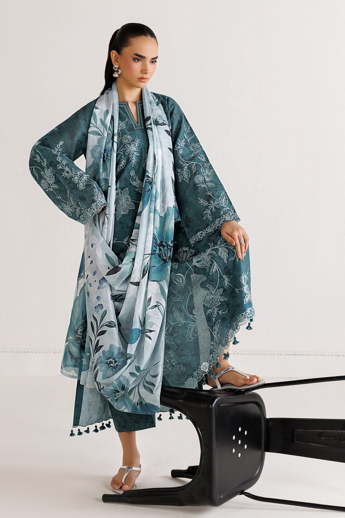 EMBROIDERED LAWN UF-4493
