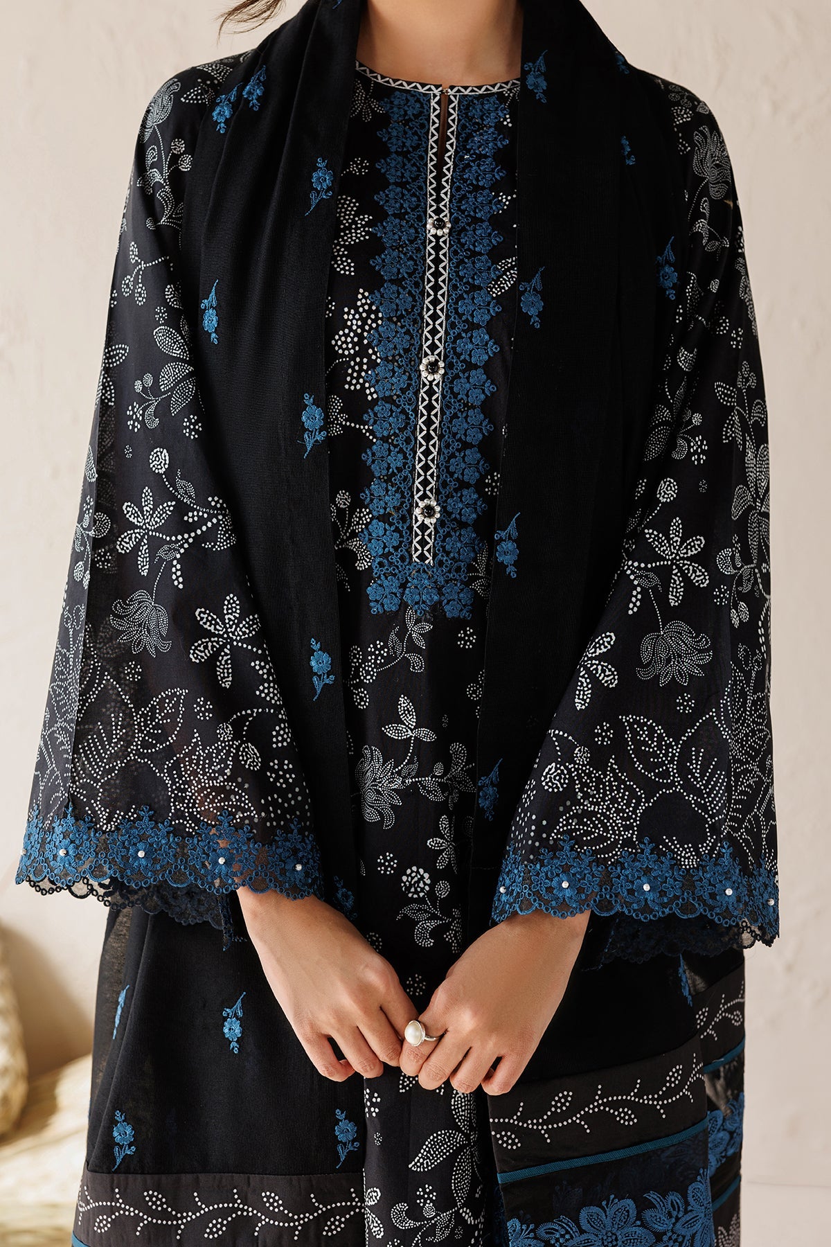 EMBROIDERED LAWN UF-4518
