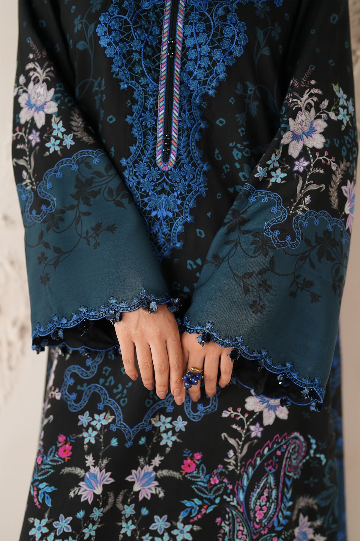 EMBROIDERED VISCOSE SILK UF-4306