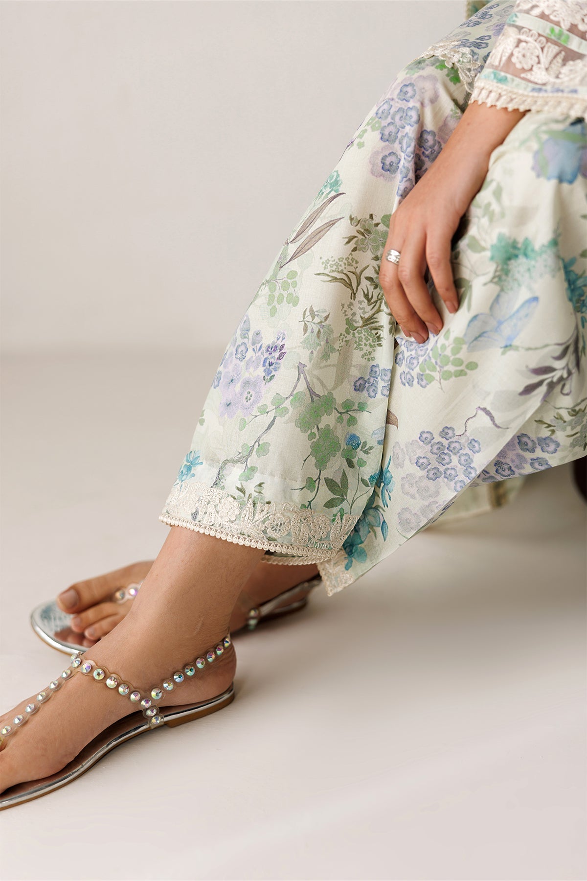 EMBROIDERED LAWN UF-4417