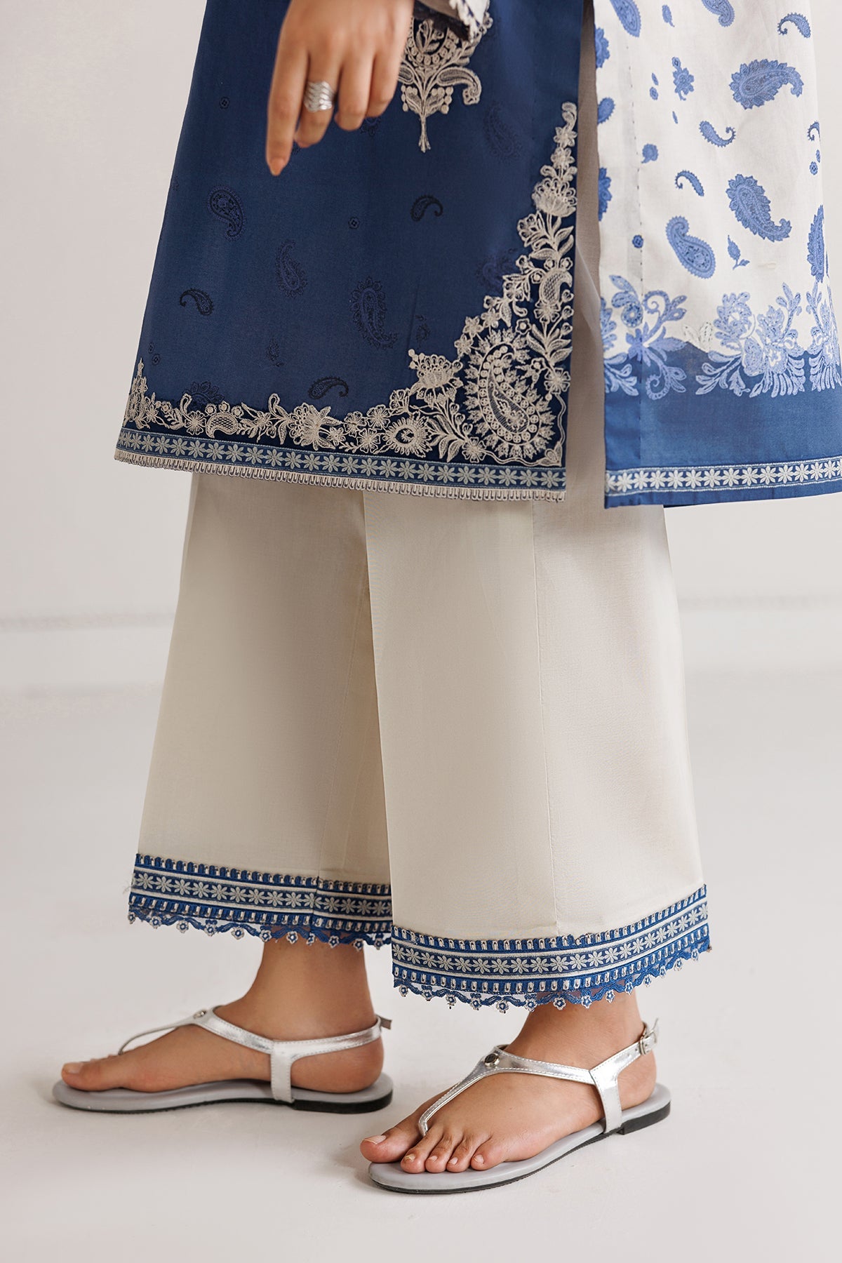 EMBROIDERED LAWN UF-4494