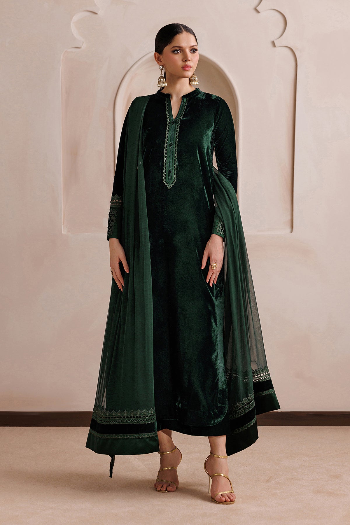 EMBROIDERED VELVET EN-1385