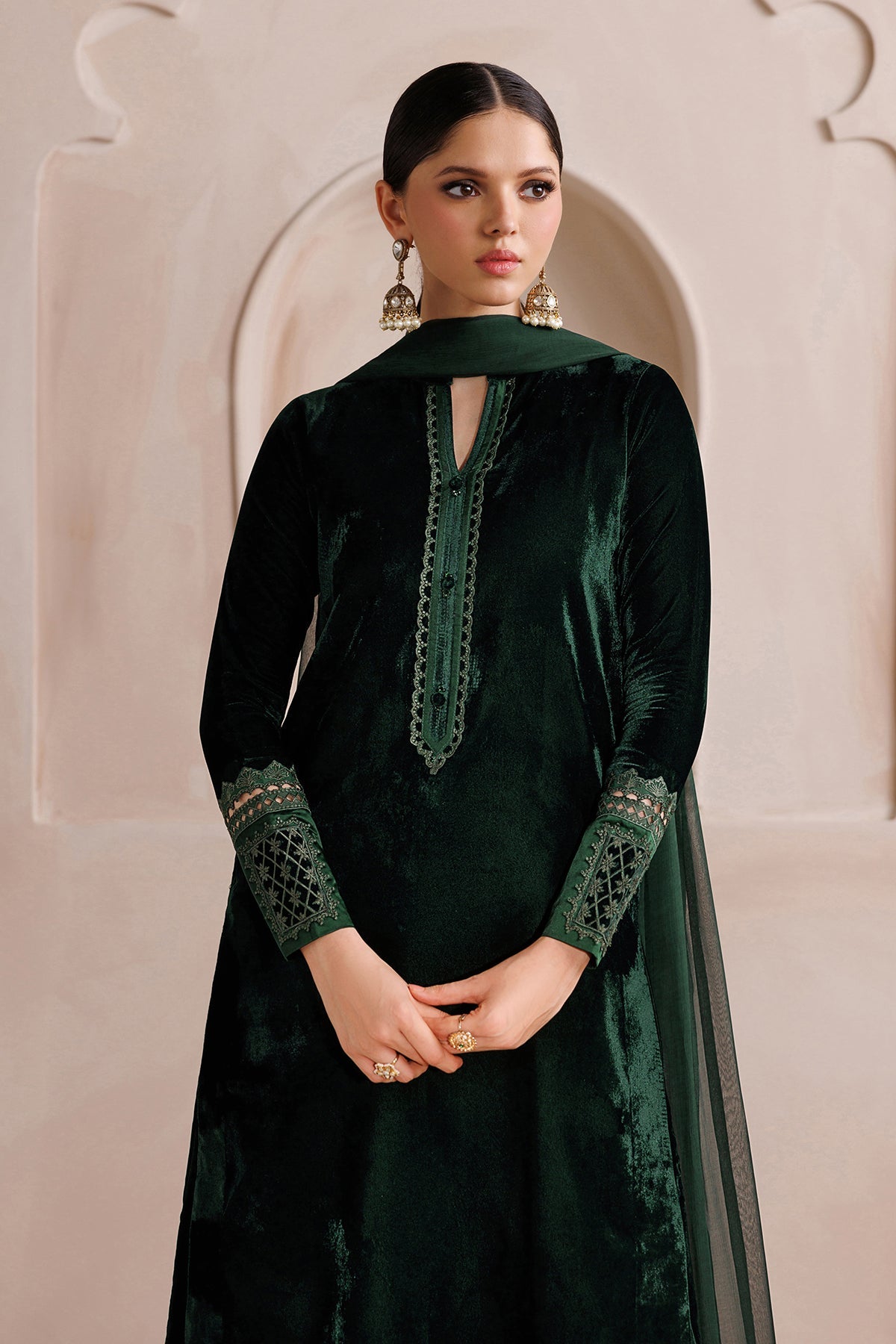 EMBROIDERED VELVET EN-1385