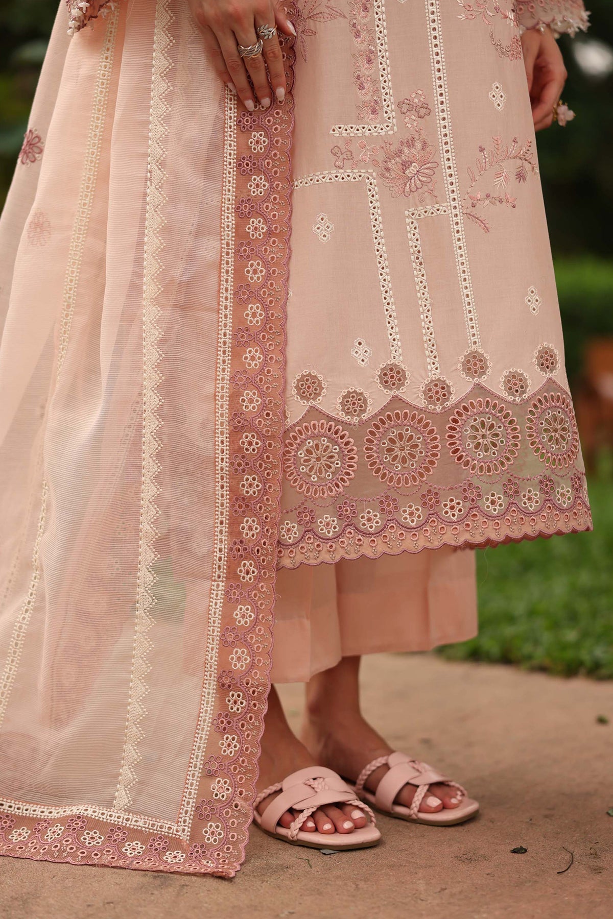 EMBROIDERED LAWN SF-4261