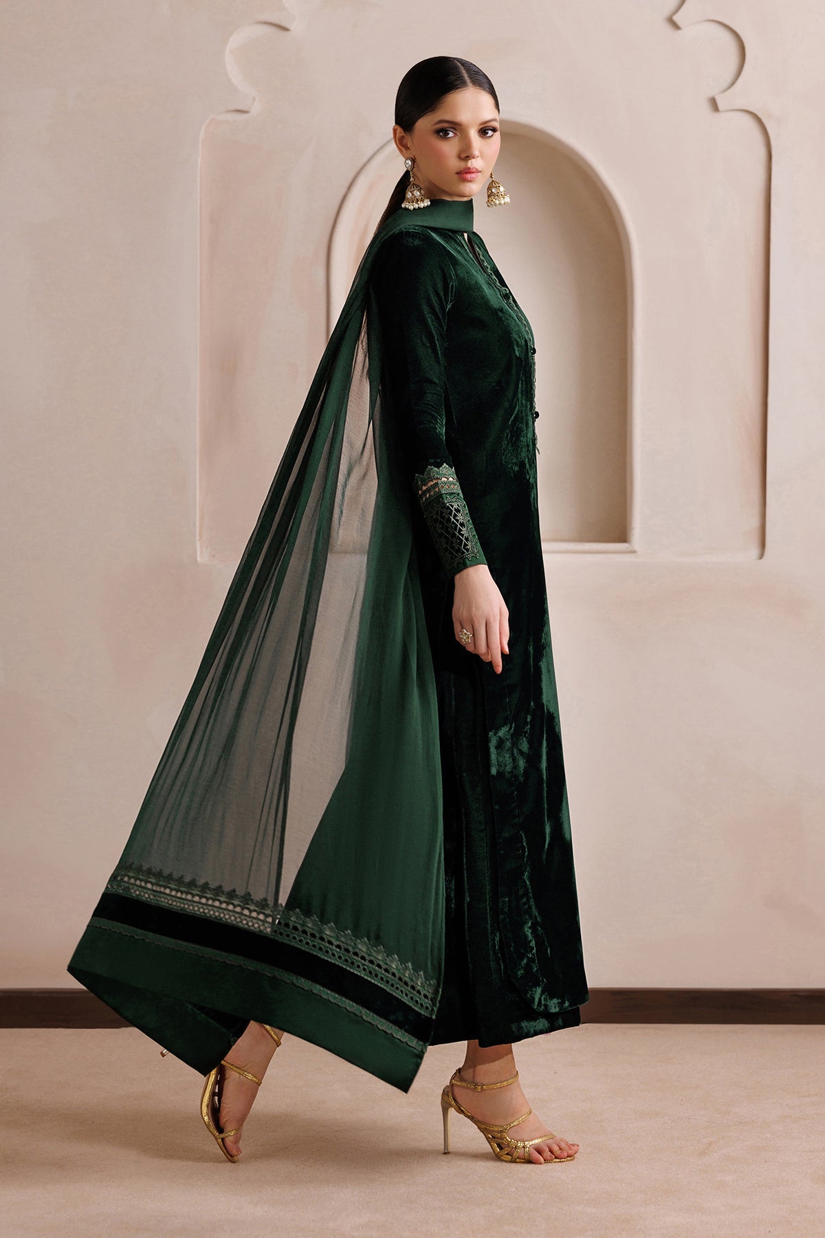 EMBROIDERED VELVET EN-1385
