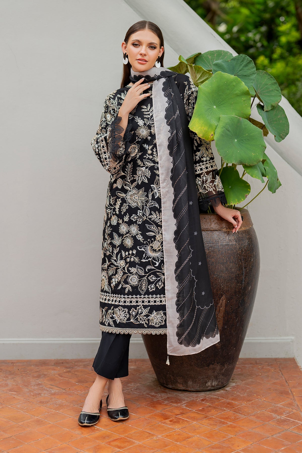 EMBROIDERED LAWN SF-4196