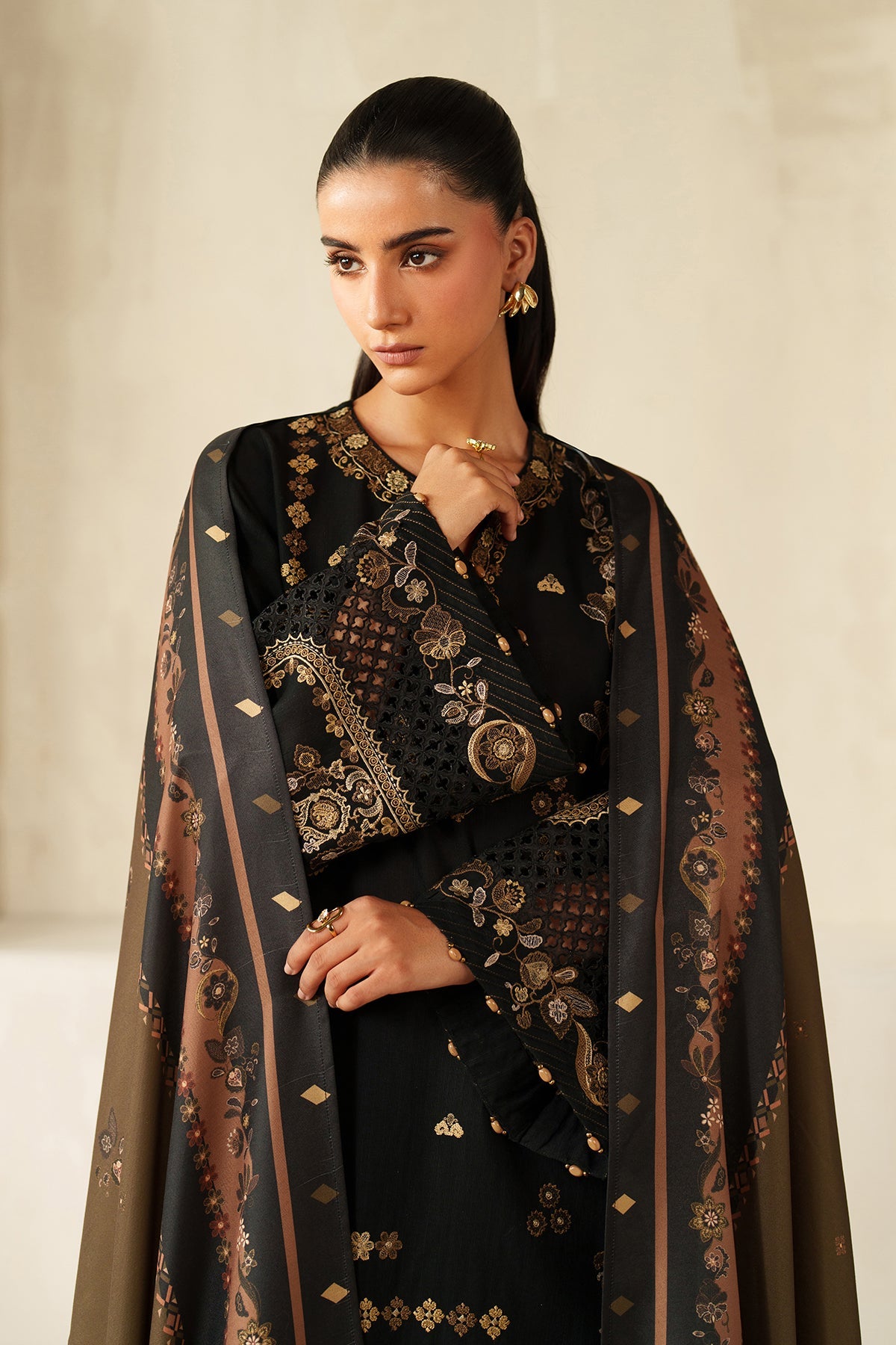 EMBROIDERED KHADDAR UF-4328