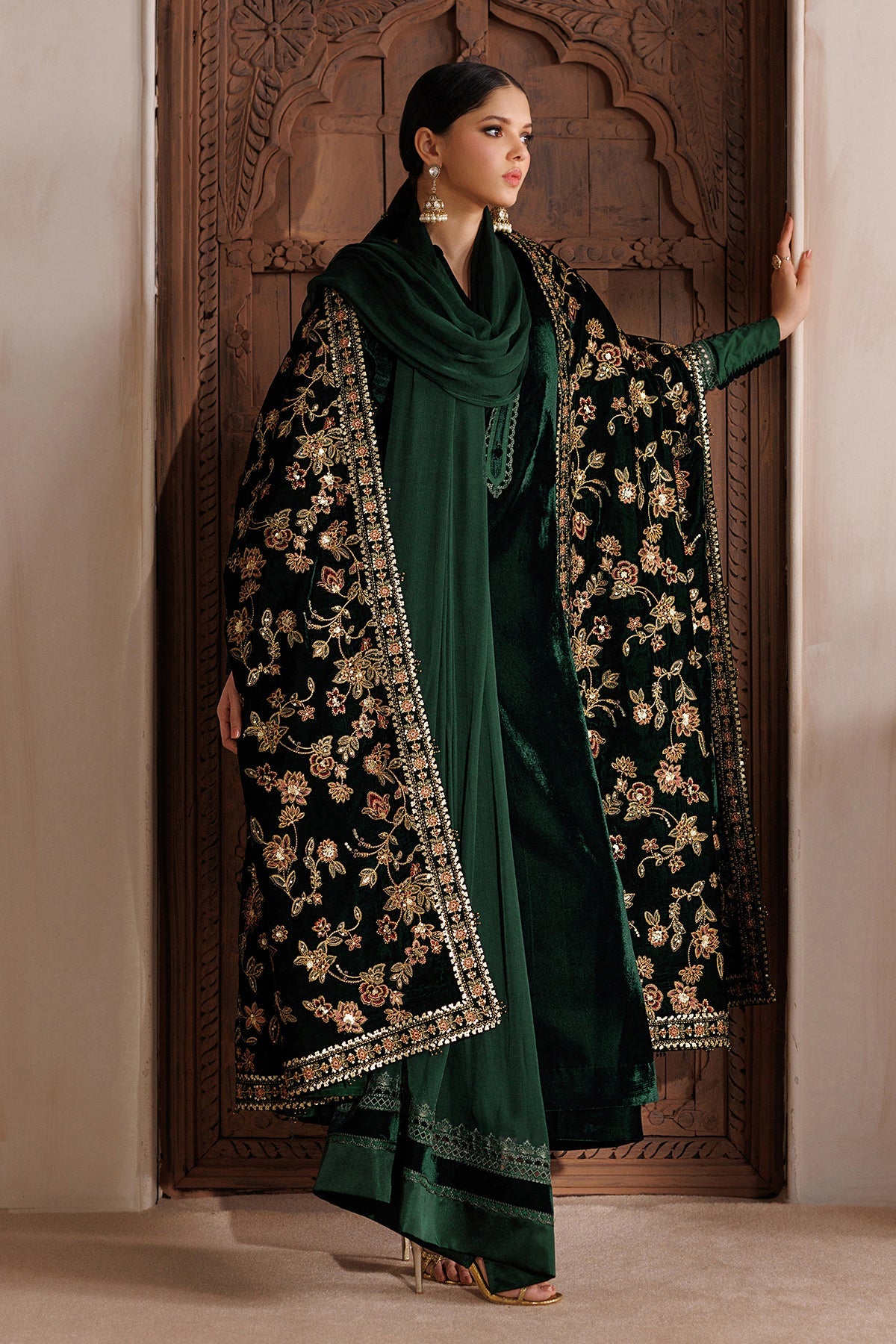 EMBROIDERED VELVET SHAWL VS-68