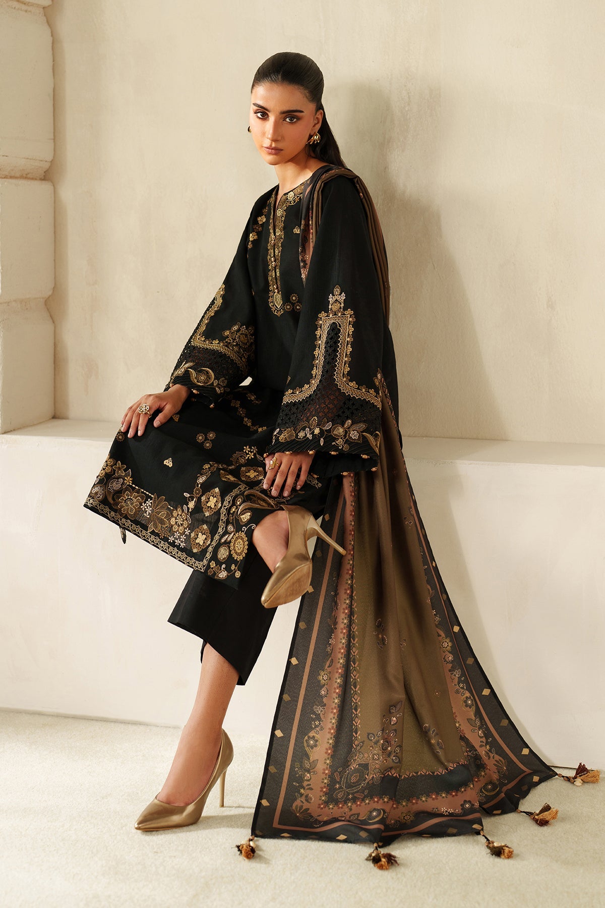 EMBROIDERED KHADDAR UF-4328