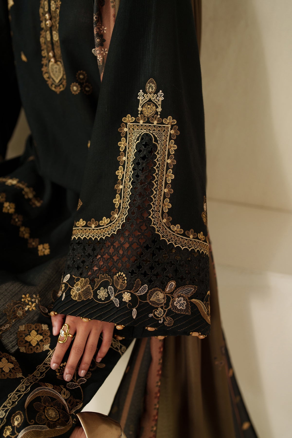 EMBROIDERED KHADDAR SF-4328