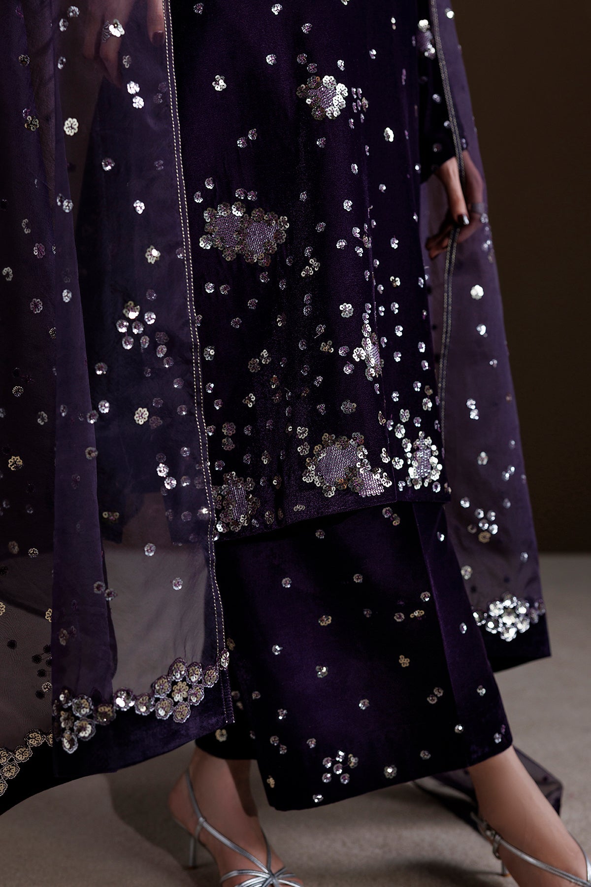 EMBROIDERED VELVET UF-4549