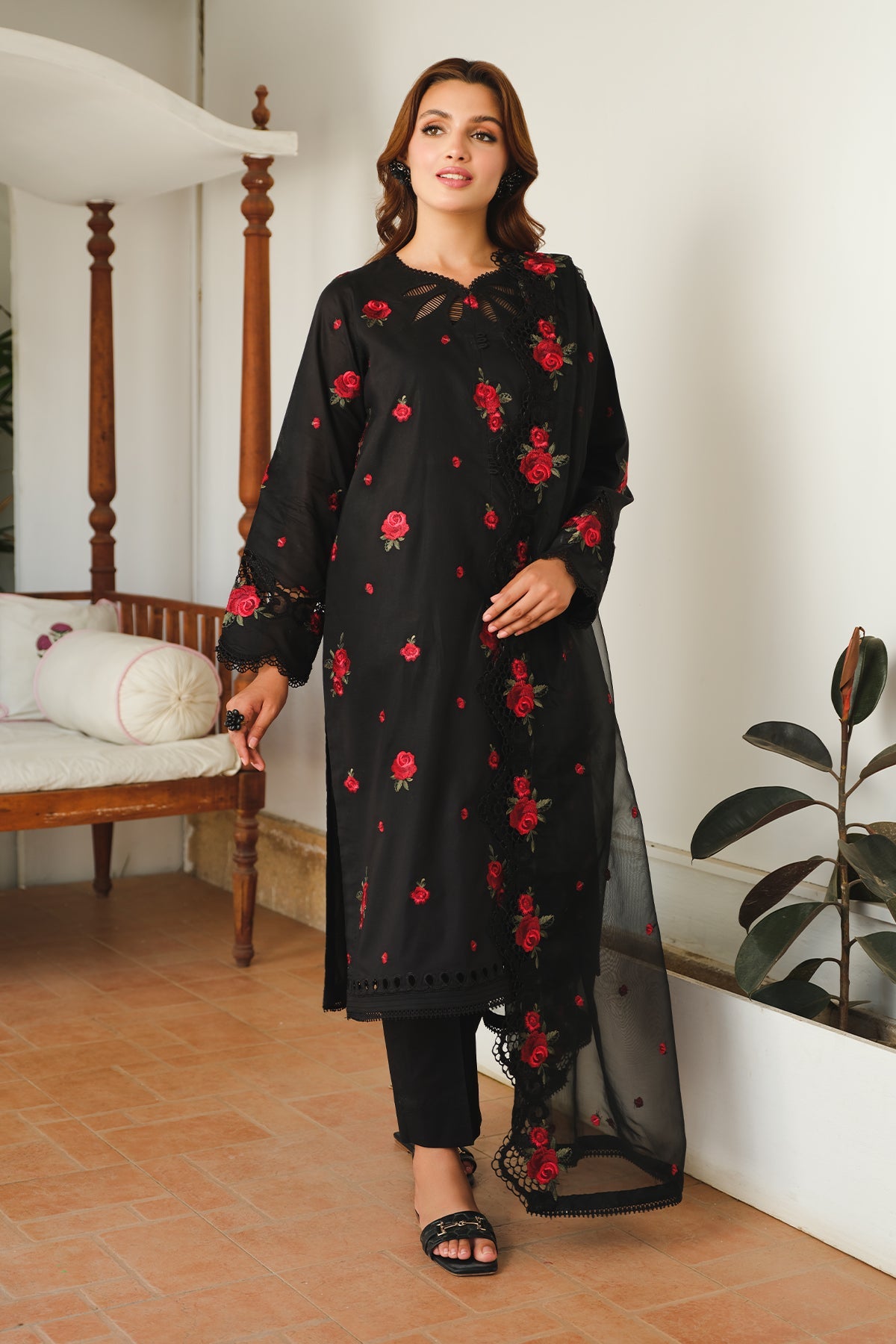 EMBROIDERED LAWN UF-648