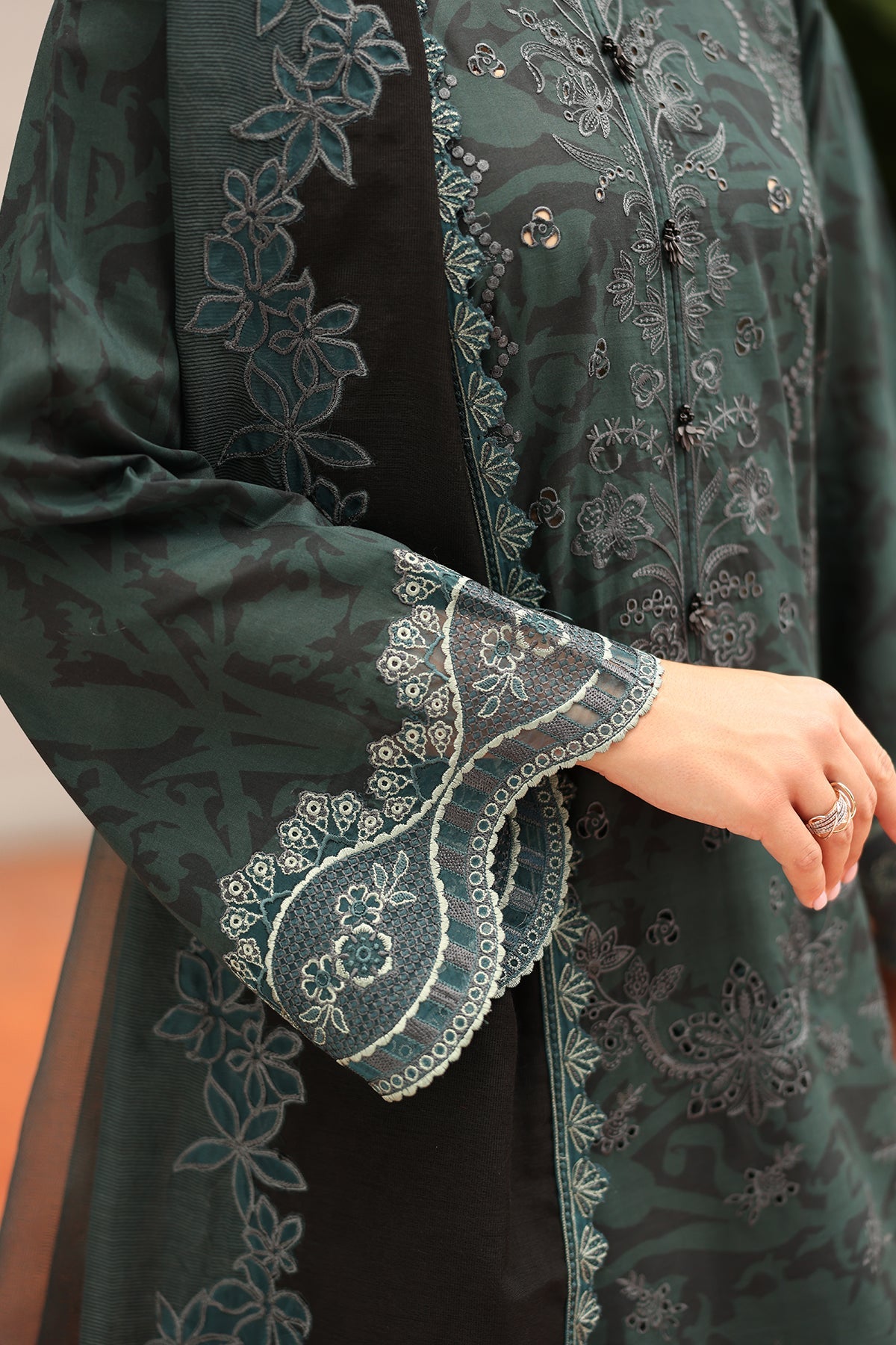 EMBROIDERED LAWN UF-4253