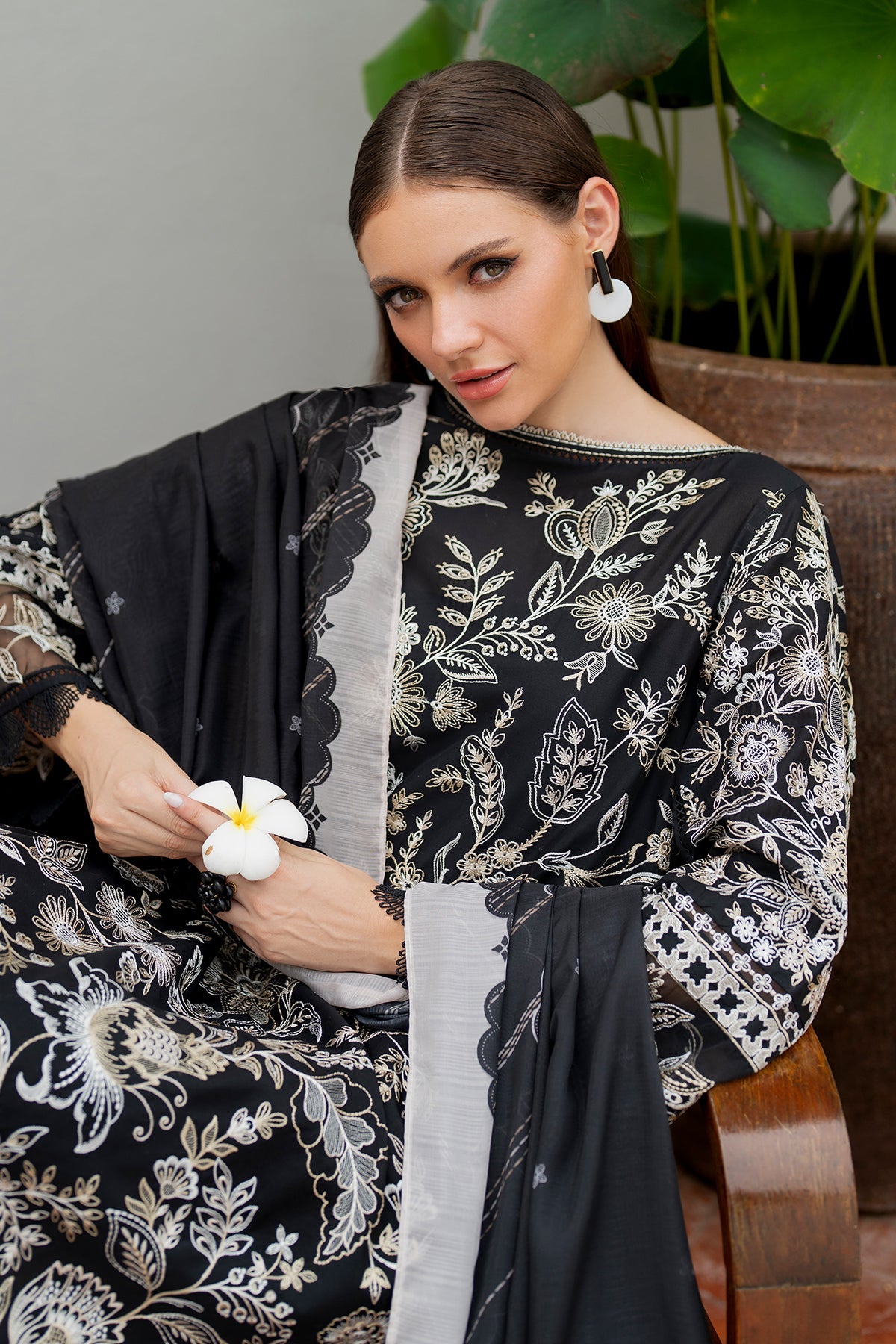 EMBROIDERED LAWN SF-4196