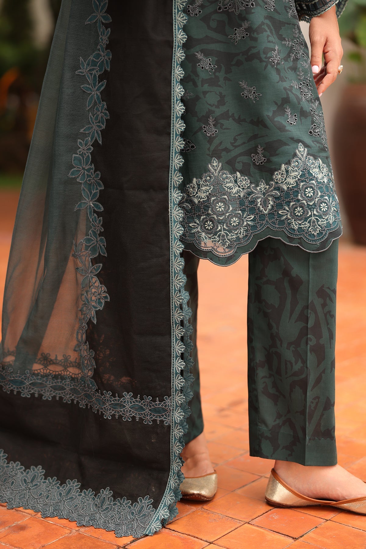 EMBROIDERED LAWN SF-4253