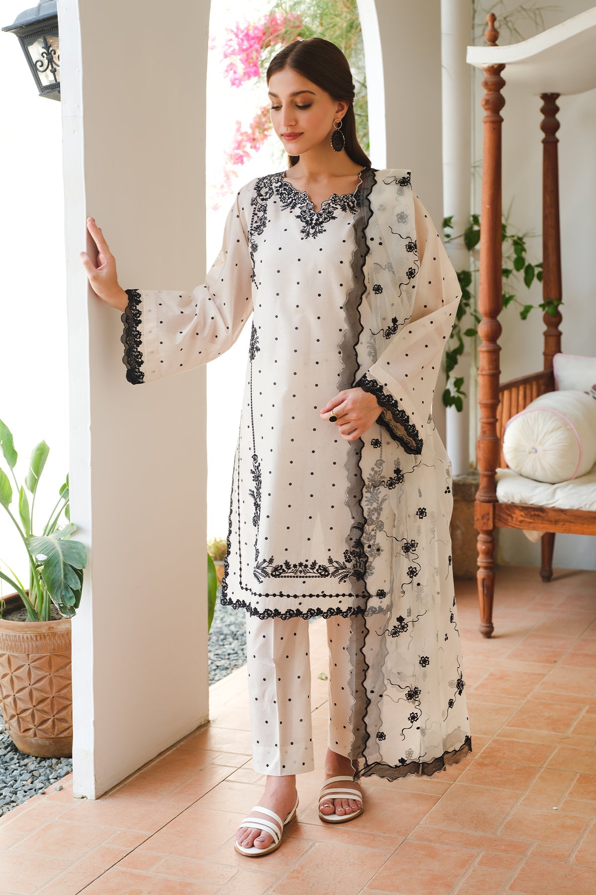 EMBROIDERED PRINTED LAWN UF-649