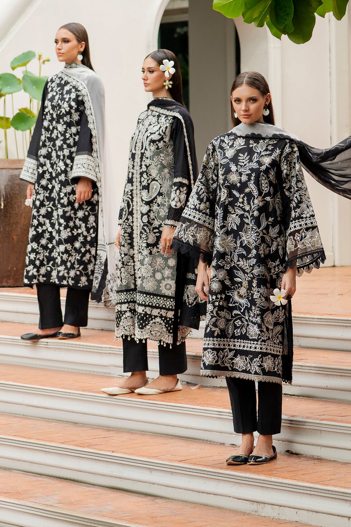 EMBROIDERED LAWN SF-4196