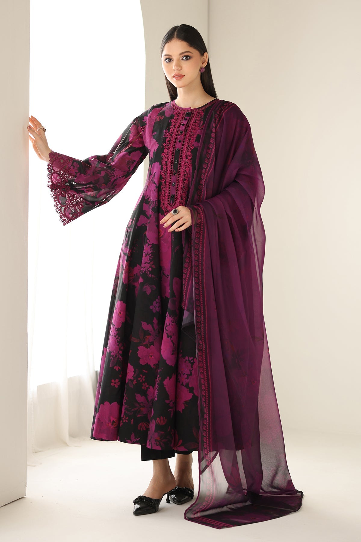 EMBROIDERED LAWN UF-4174
