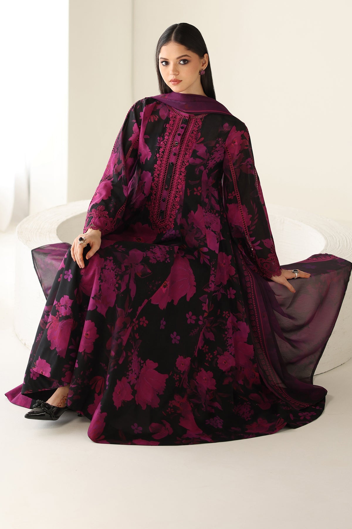 EMBROIDERED LAWN UF-4174