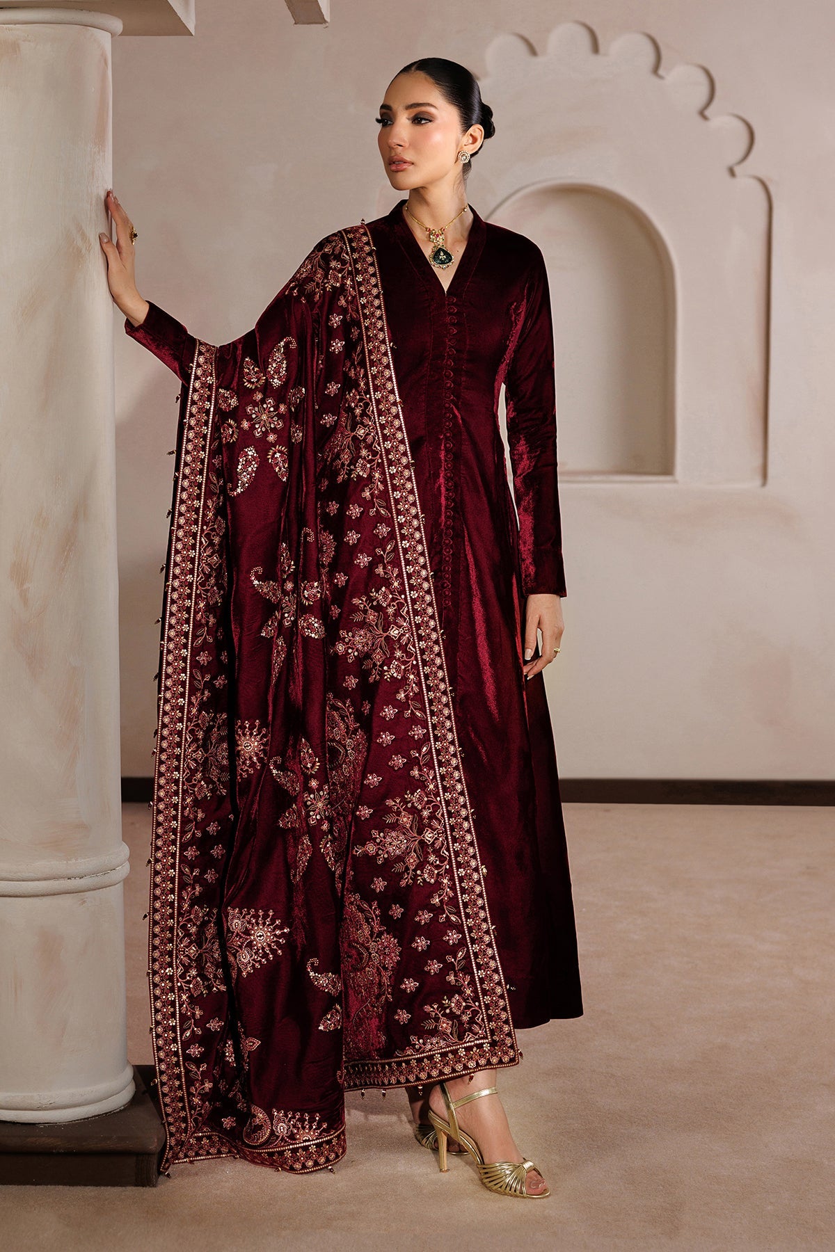 EMBROIDERED VELVET SHAWL VS-69