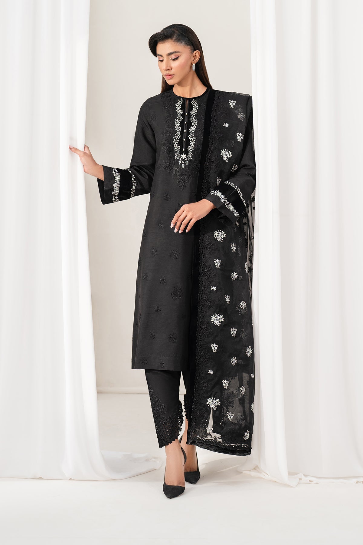 EMBROIDERED RAW SILK SF-4137
