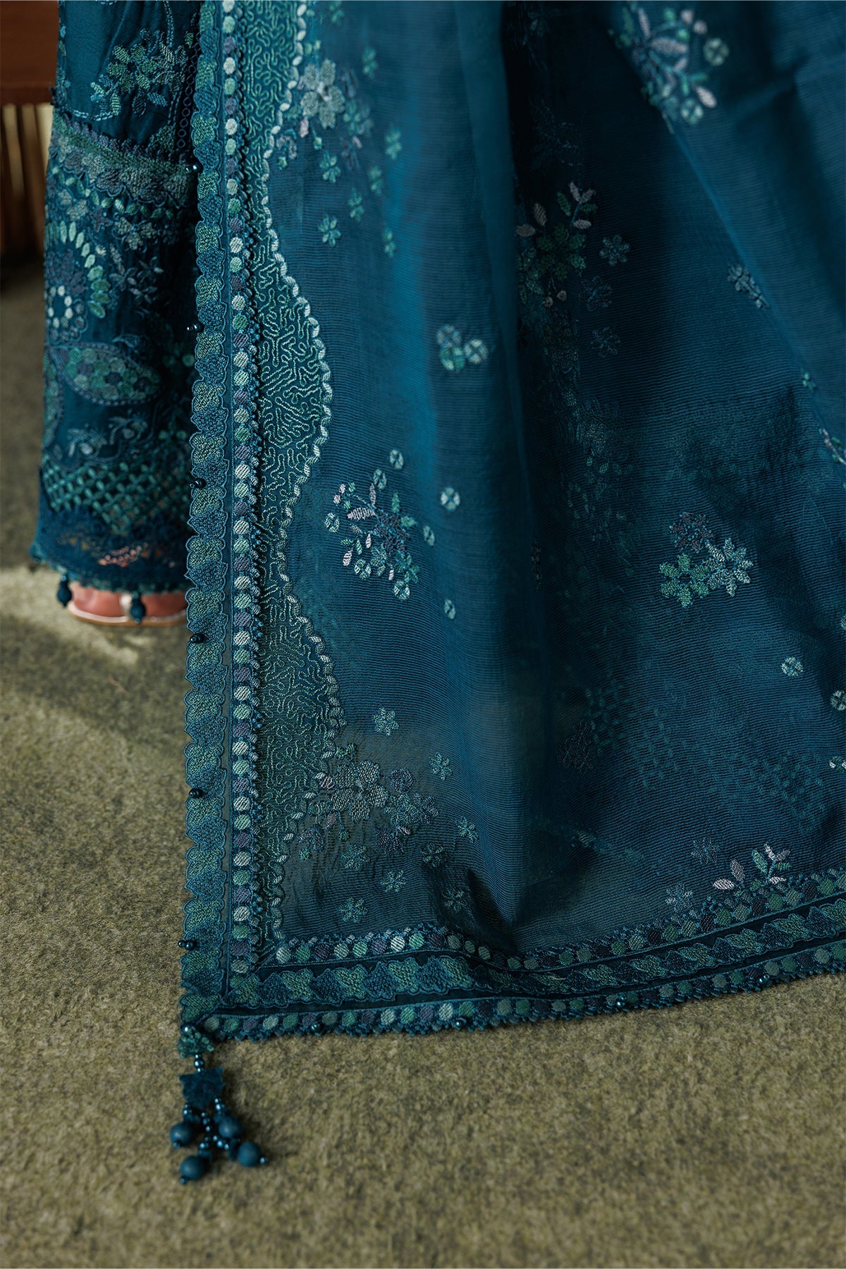 EMBROIDERED LAWN EL26-D04 STITCHED
