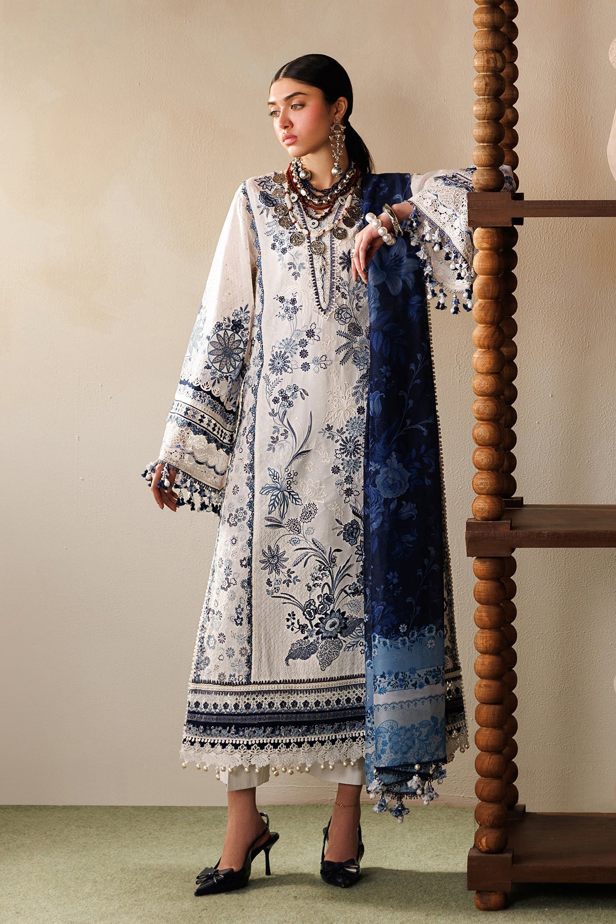 EMBROIDERED LAWN EL26-D06 STITCHED