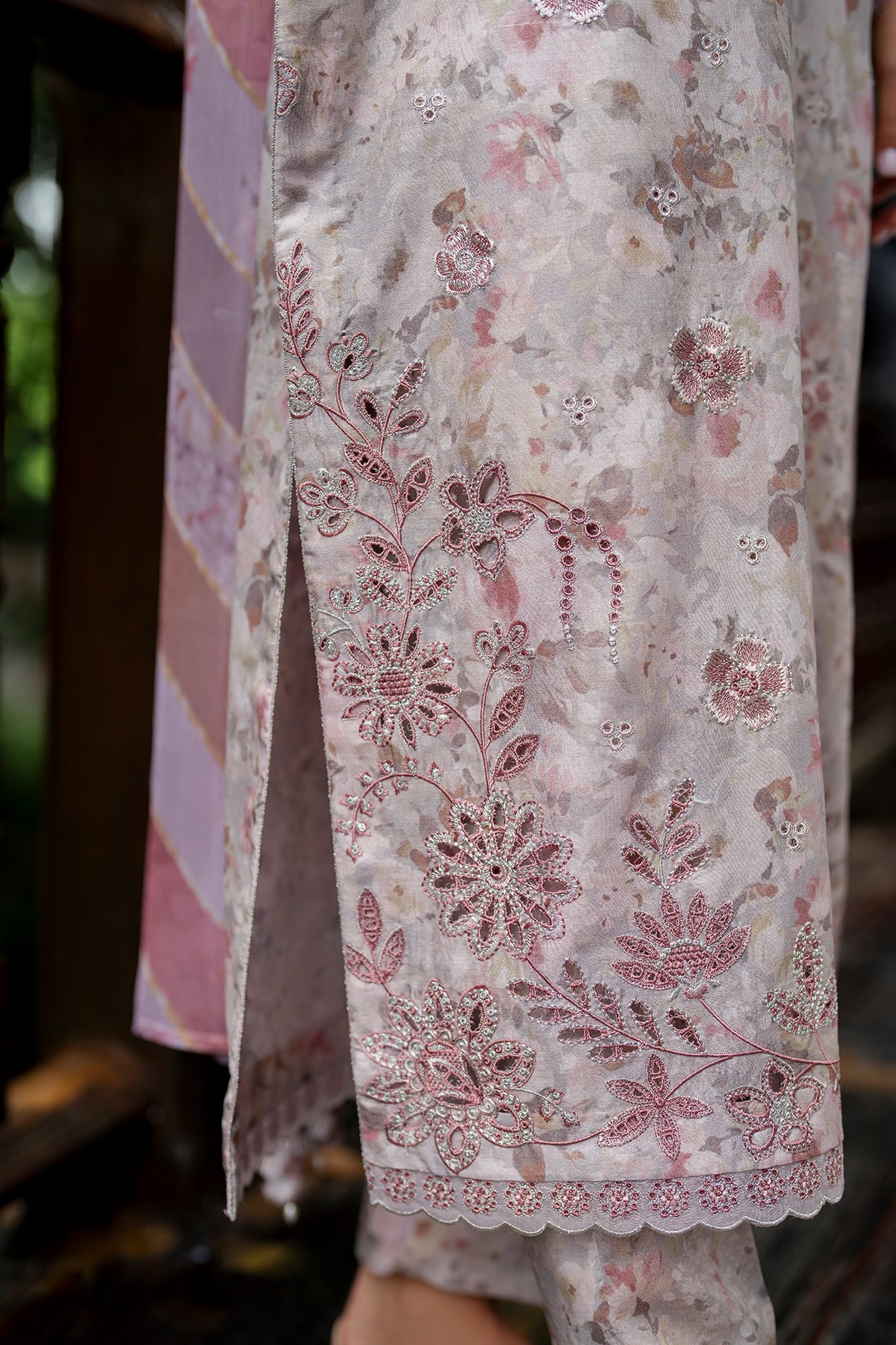 EMBROIDERED LAWN UF-4273