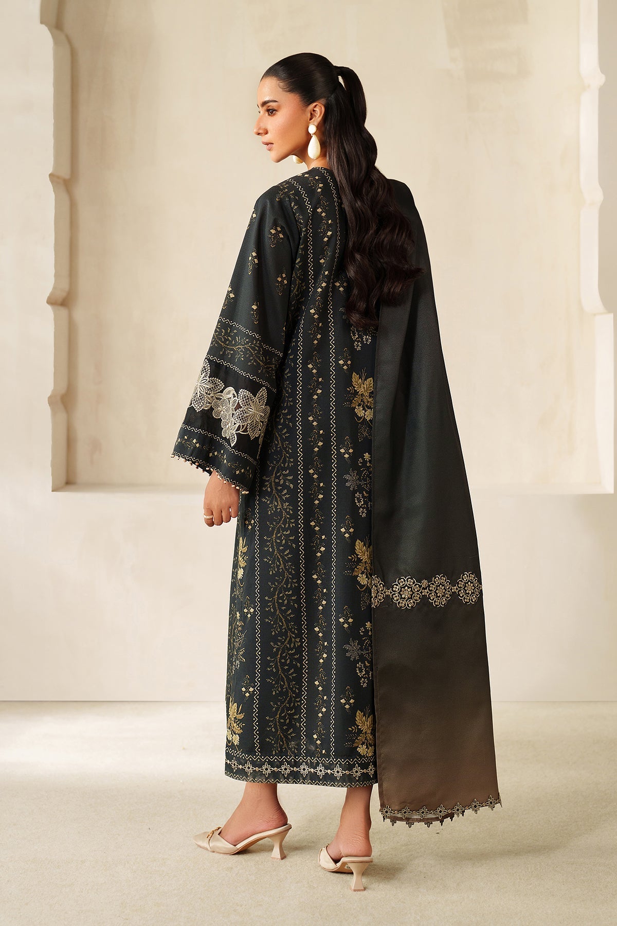 EMBROIDERED KHADDAR UF-4332