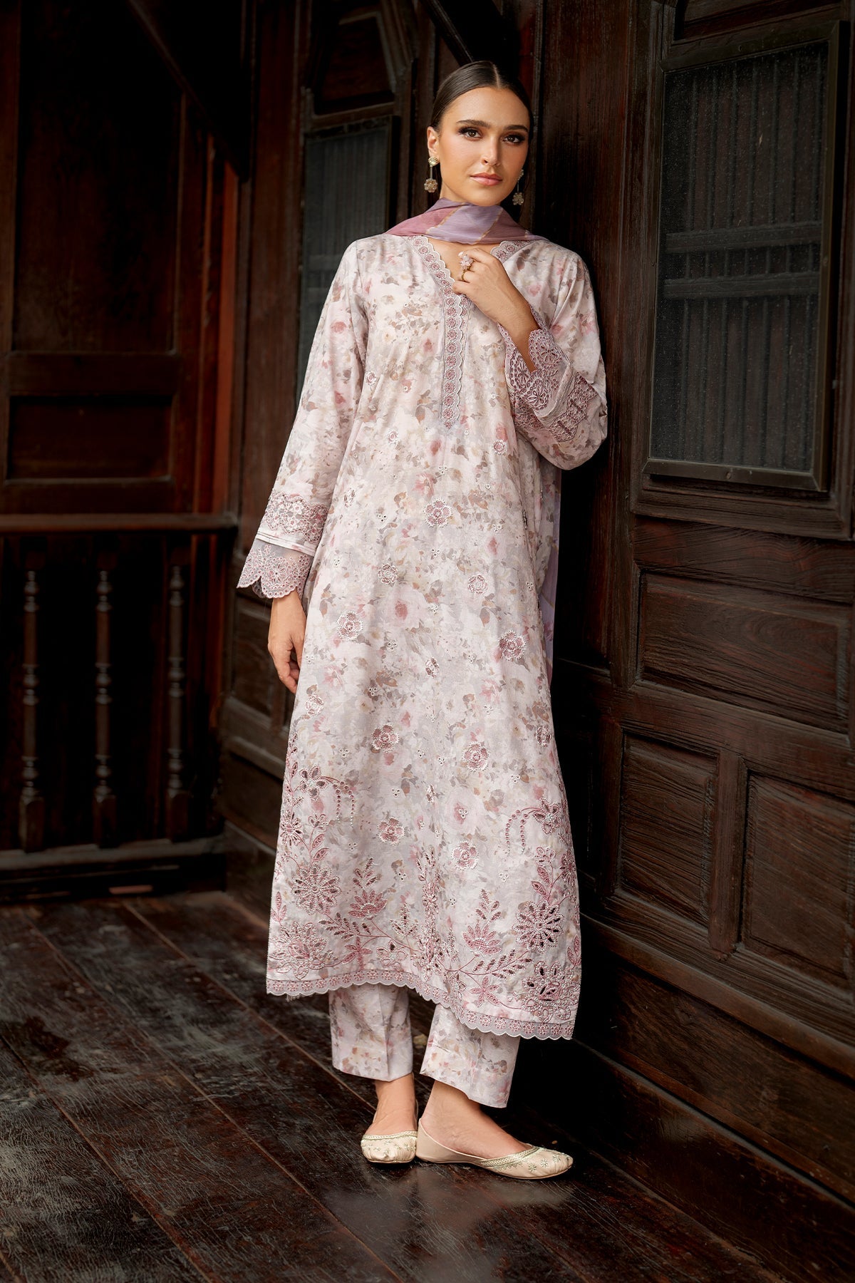 EMBROIDERED LAWN UF-4273