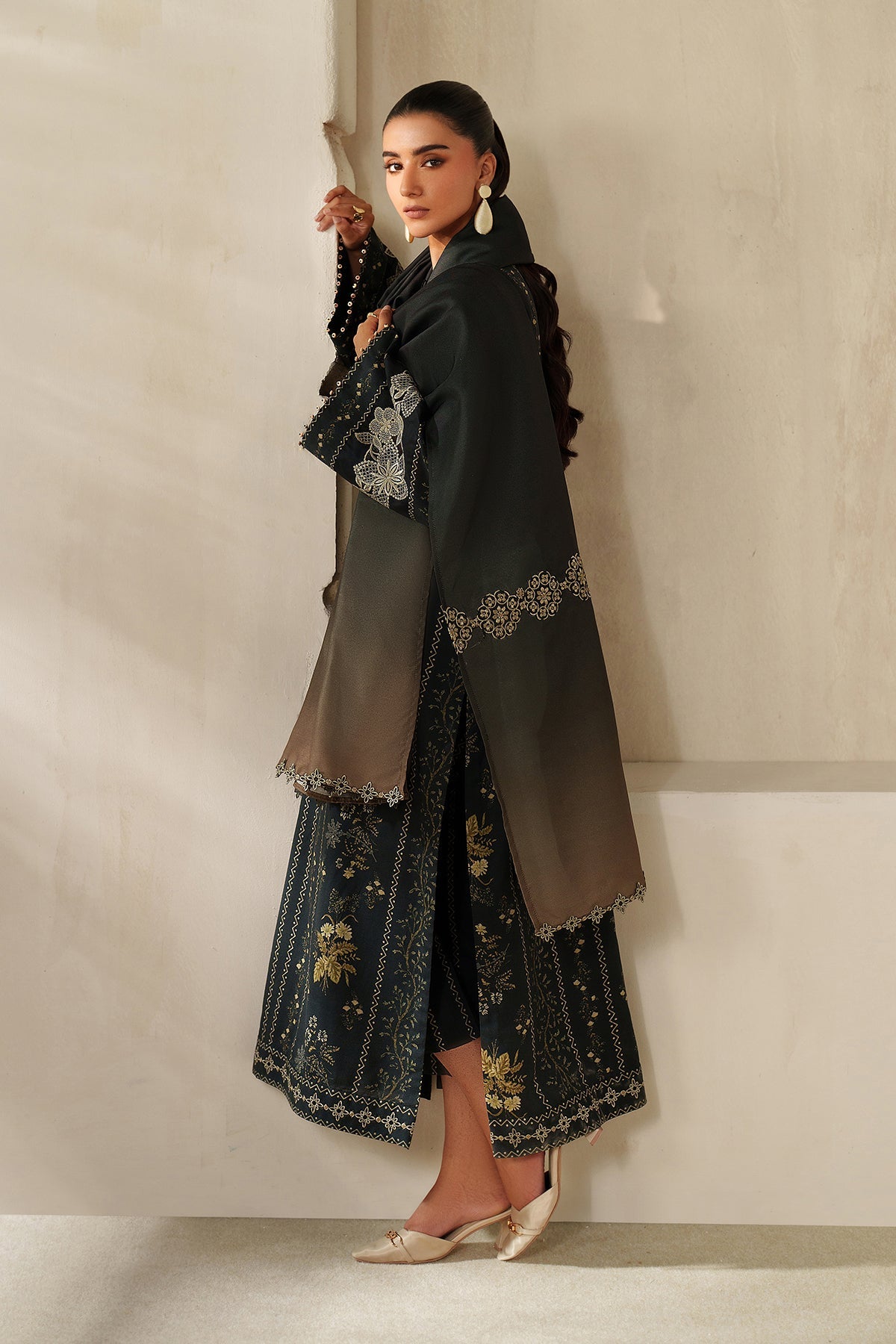 EMBROIDERED KHADDAR UF-4332