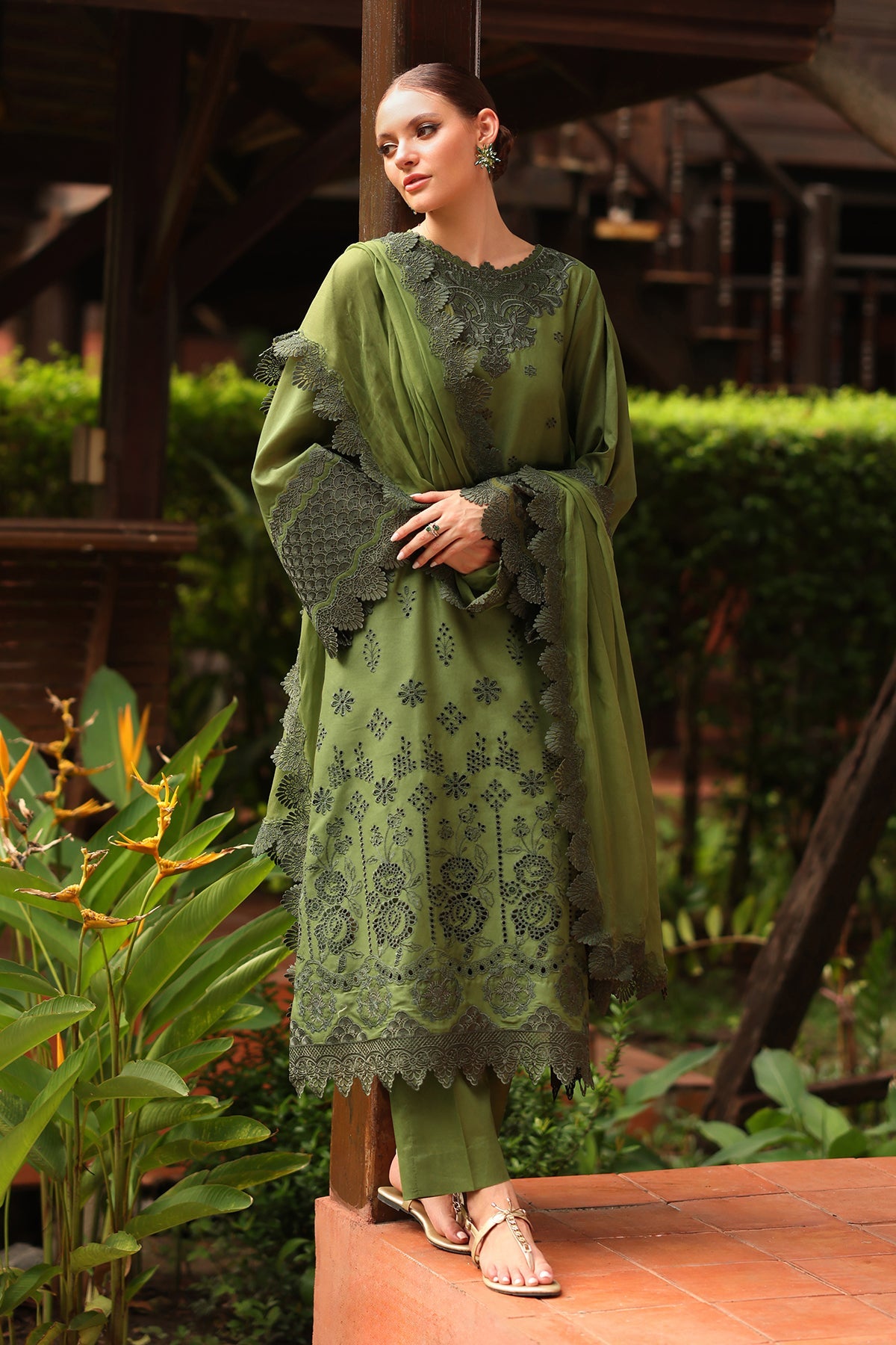 EMBROIDERED LAWN UF-4258