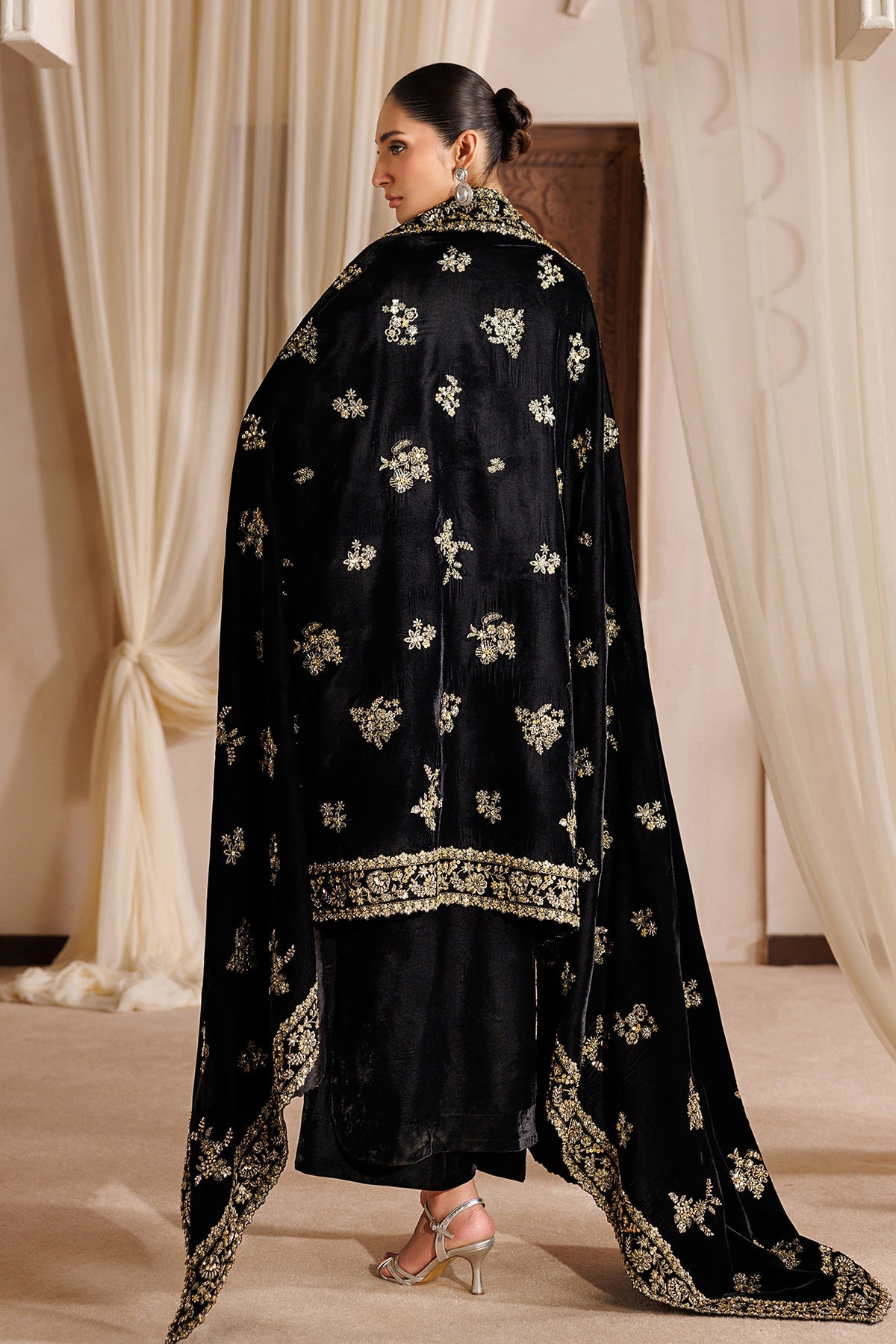EMBROIDERED VELVET SHAWL VS-71