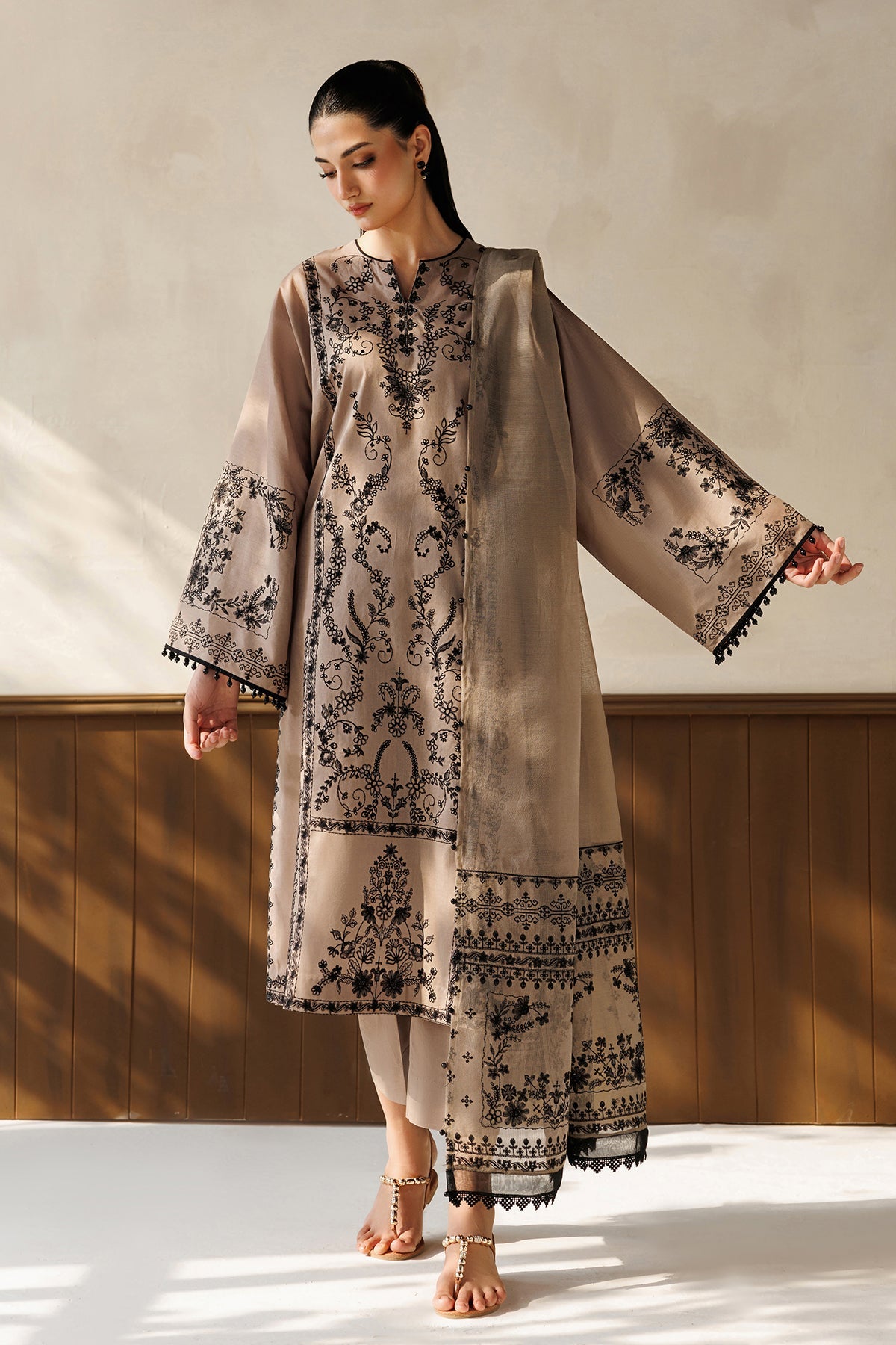EMBROIDERED LAWN UF-4502