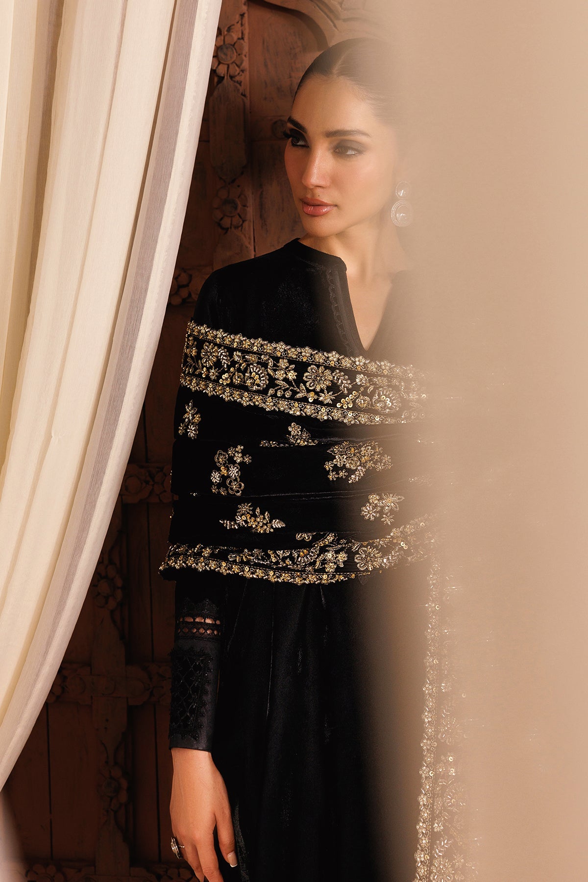 EMBROIDERED VELVET SHAWL VS-71