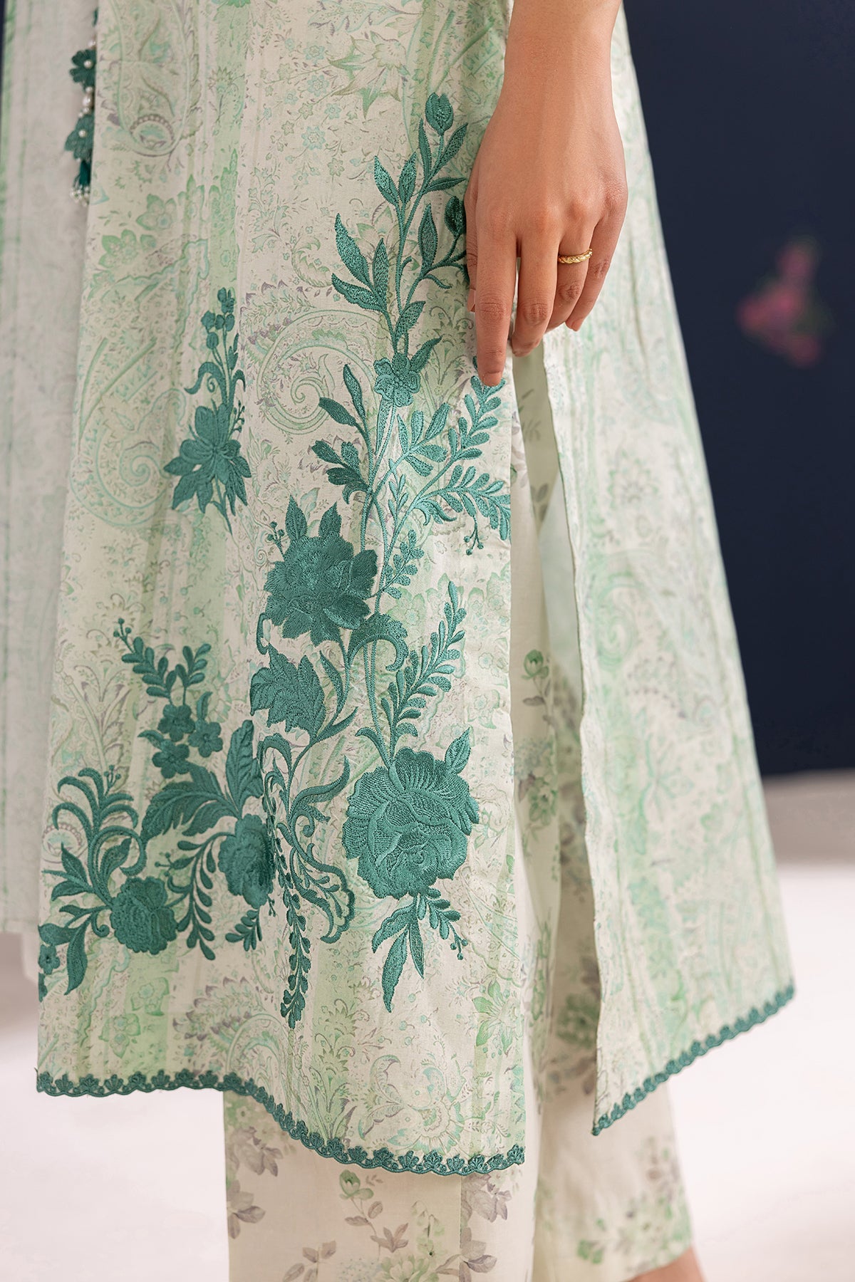 EMBROIDERED LAWN SF-4456