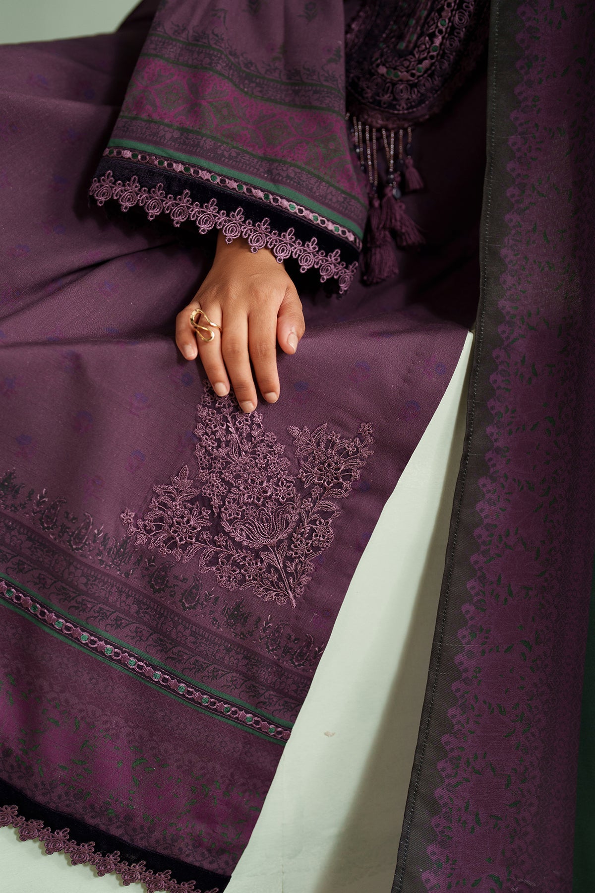 EMBROIDERED KHADDAR UF-4323